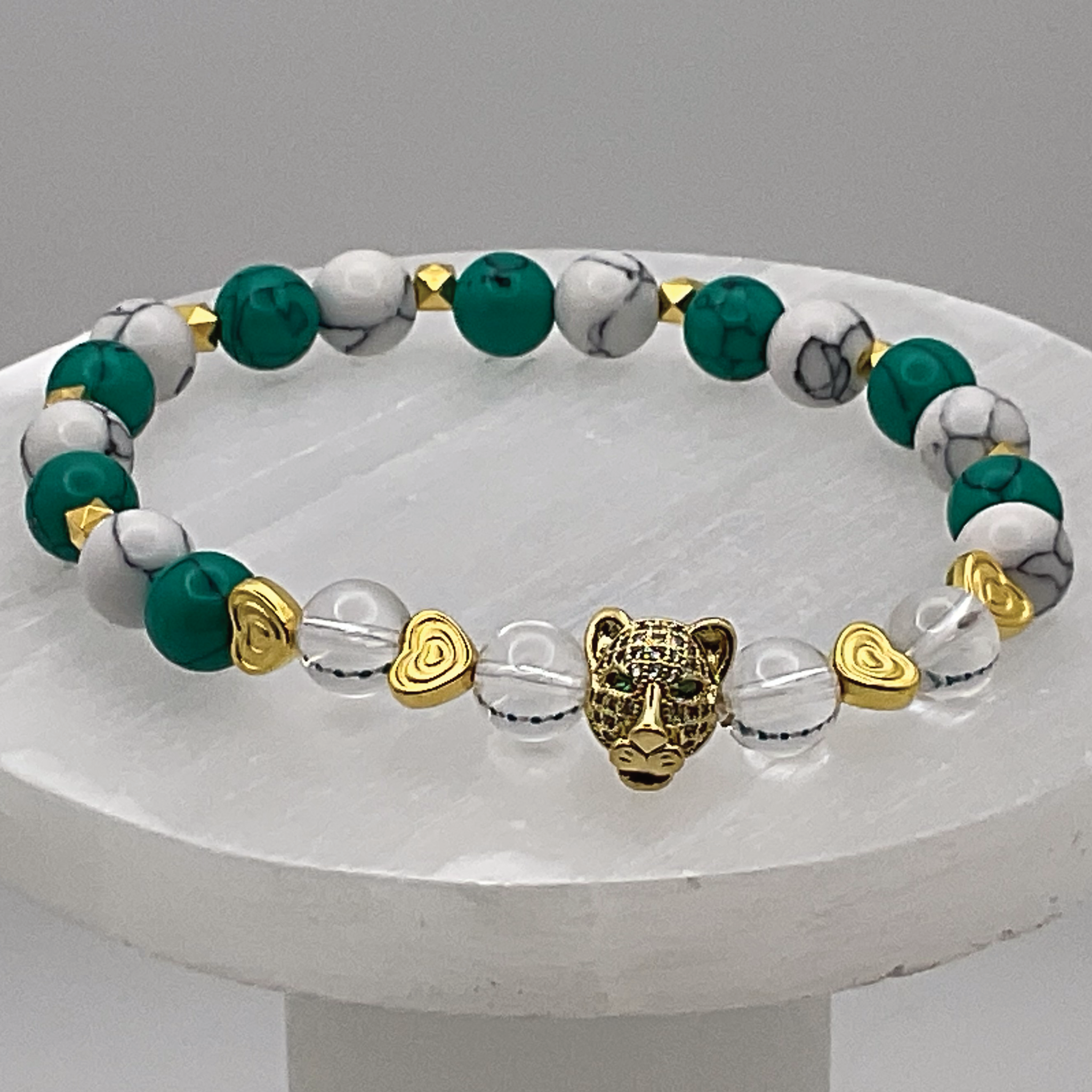 Pulsera de Dijes de Pantera de Cuarzo Transparente y Howlita Blanca Verde con Separadores Dorados