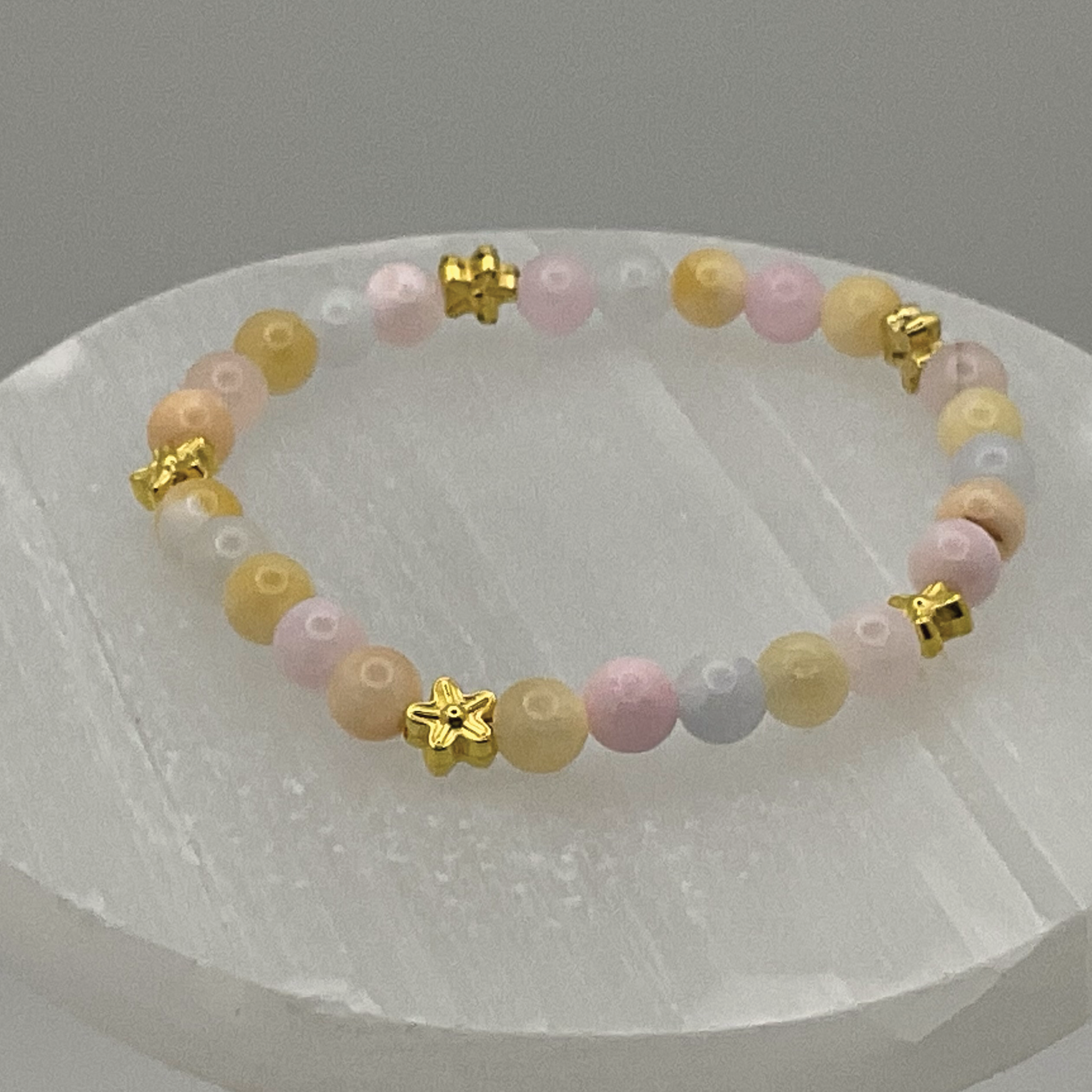 Pulsera de ópalo rosa, cuarzo lechoso y citrino con espaciadores de estrella dorados