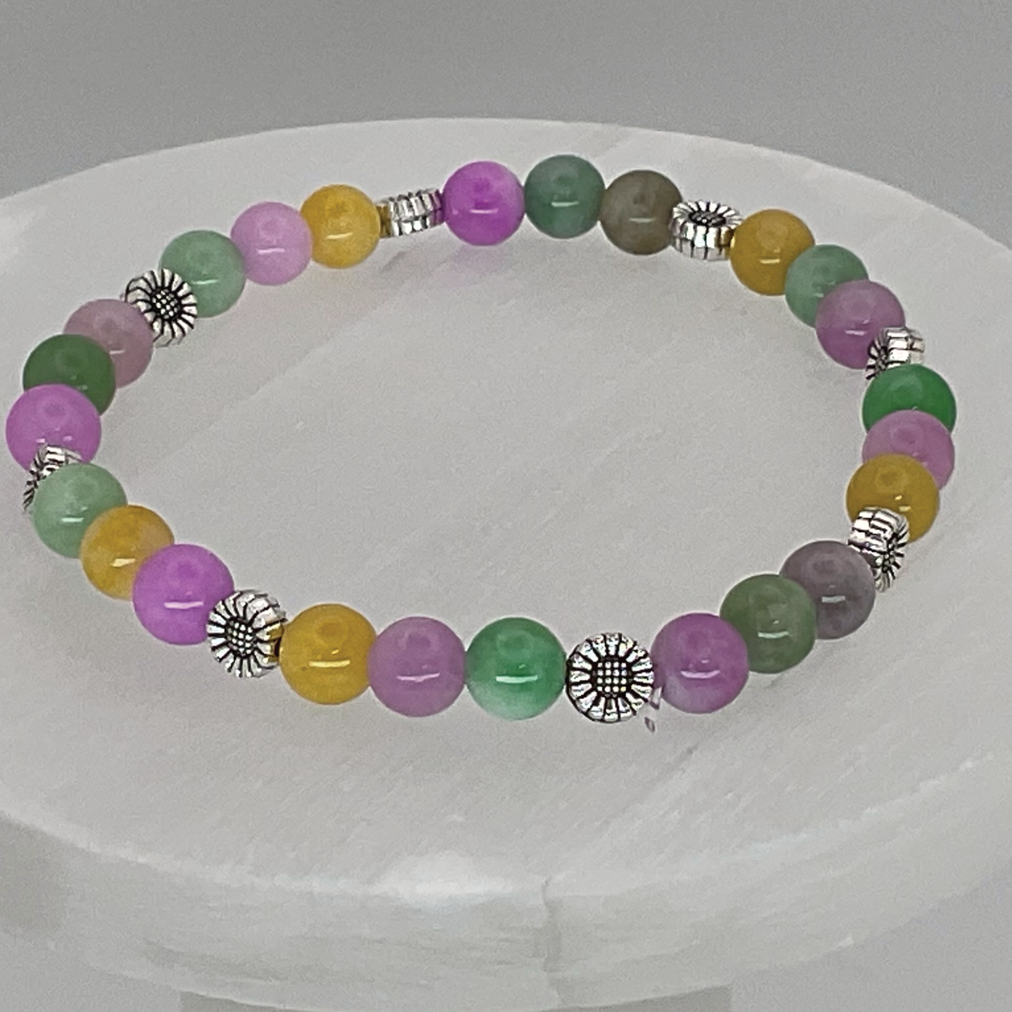 Pulsera de Jaspe Mookaita, Jadeíta y Calcedonia Verde con Separadores de Flores de Plata