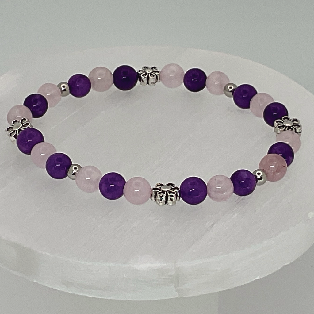 Pulsera de amatista y cuarzo rosa con espaciadores de plata