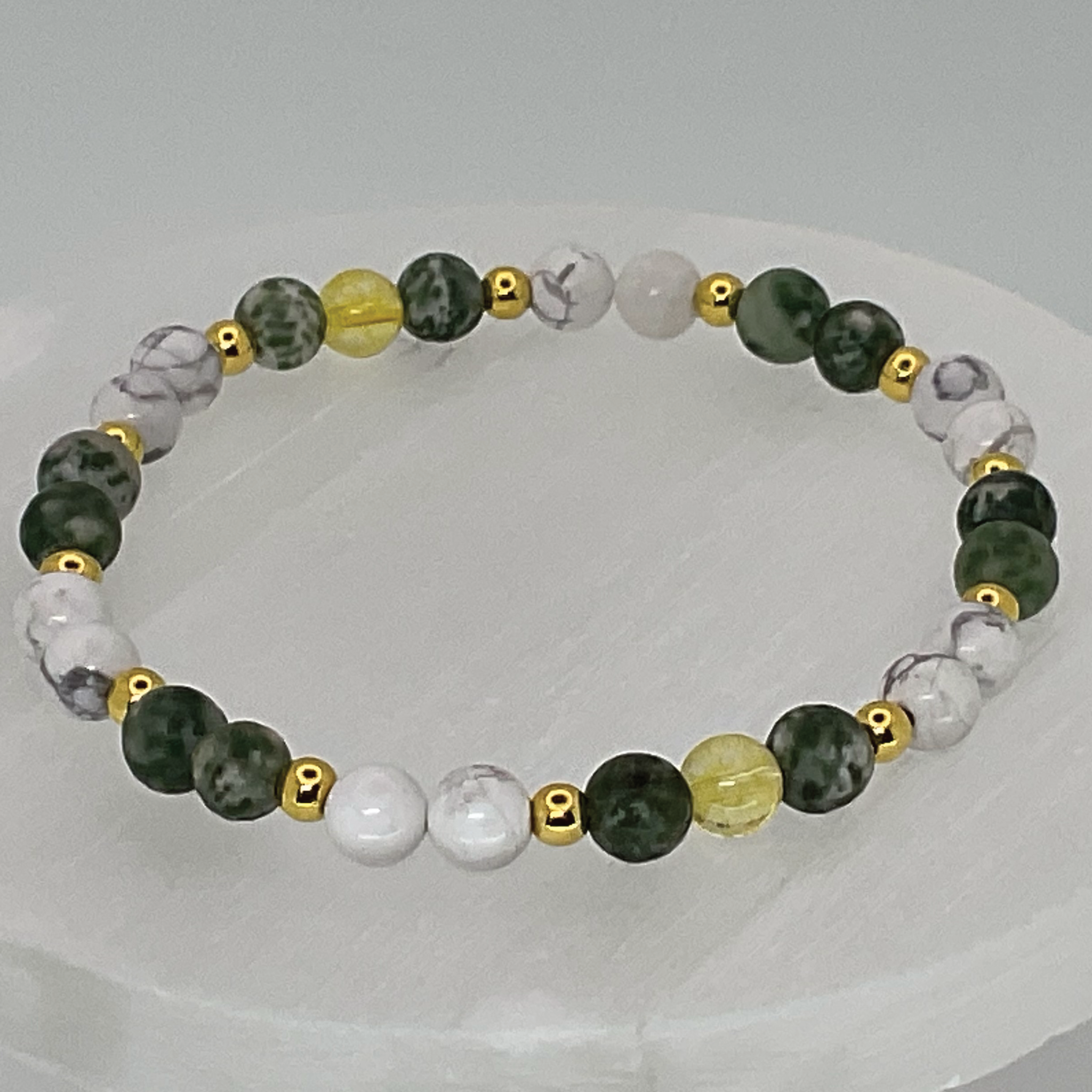 Pulsera de citrino, calcedonia verde y magnesita con separadores dorados