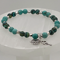 Pulsera de trébol de cuatro hojas y llave de howlita azul con separadores de plata