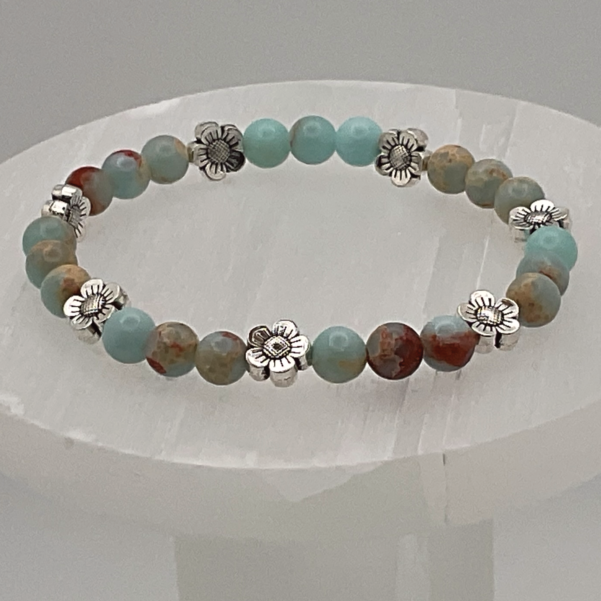 Pulsera de Calcita con Separadores de Flores de Plata