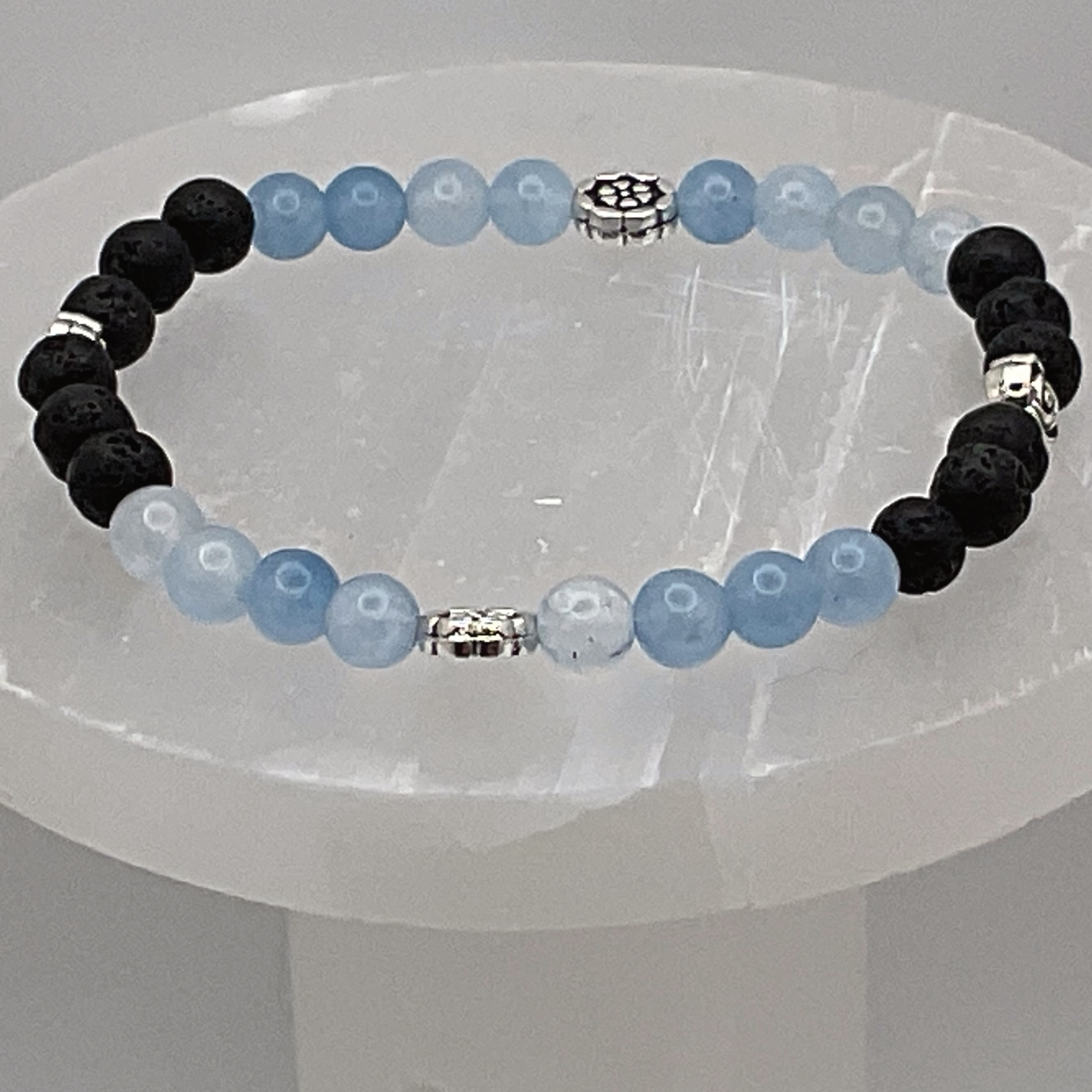 Pulsera de berilo aguamarina y roca de lava con espaciadores de plata