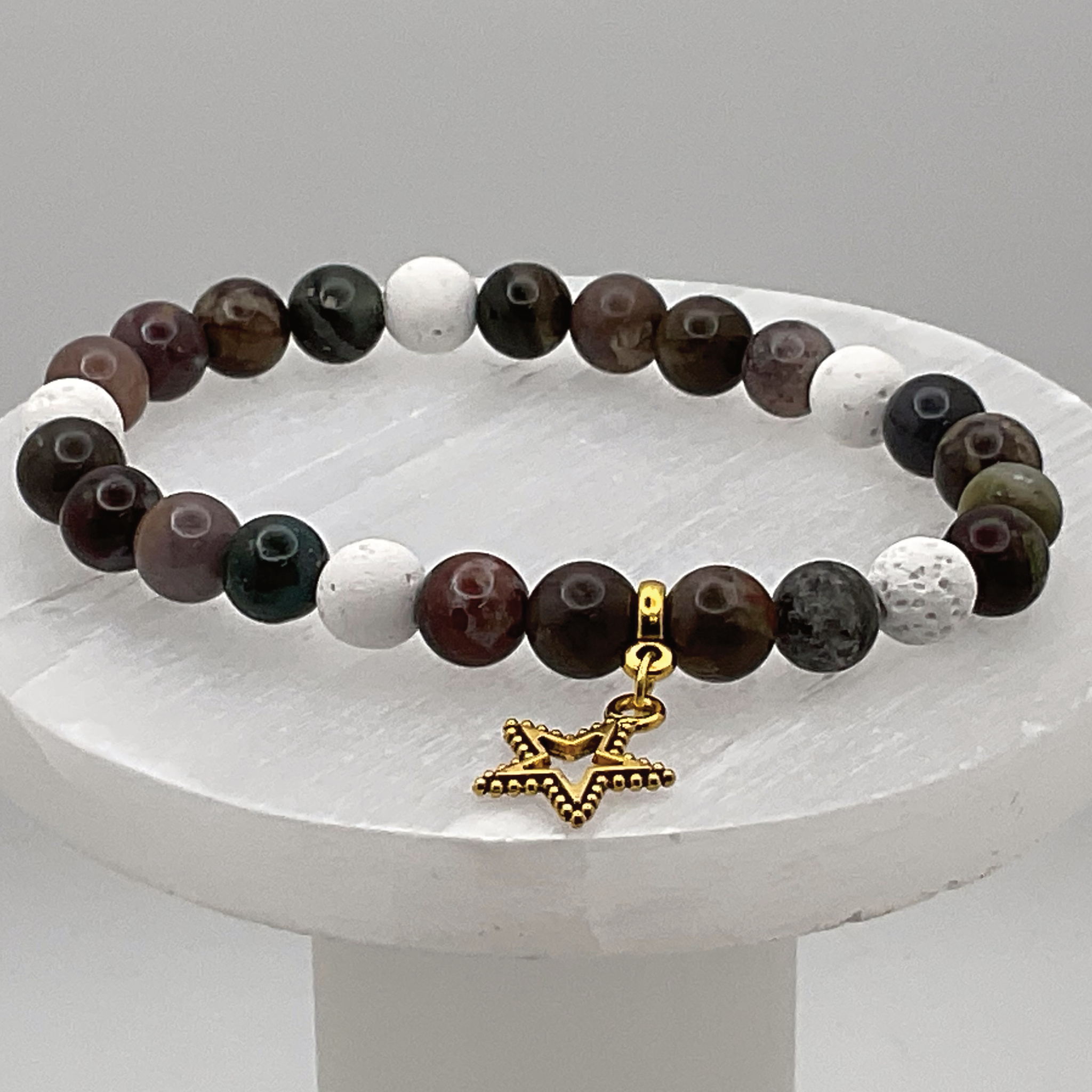 Pulsera con abalorio de estrella de magnesita mokaíta