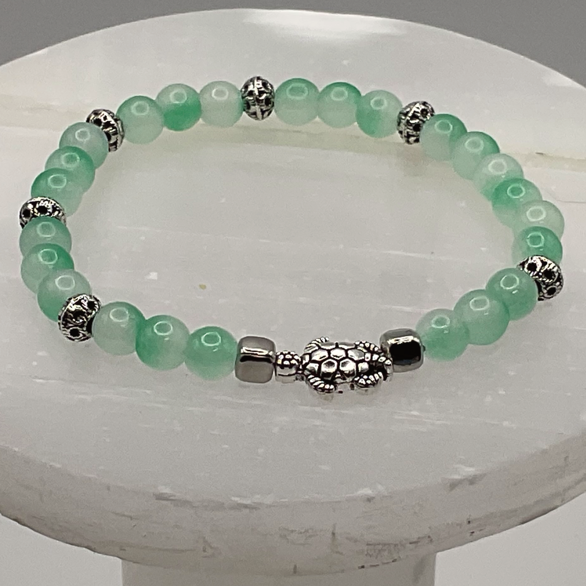 15.5 cm (6.1") Light Green Turtle Charm Glass Bracelet with Silver Spacers