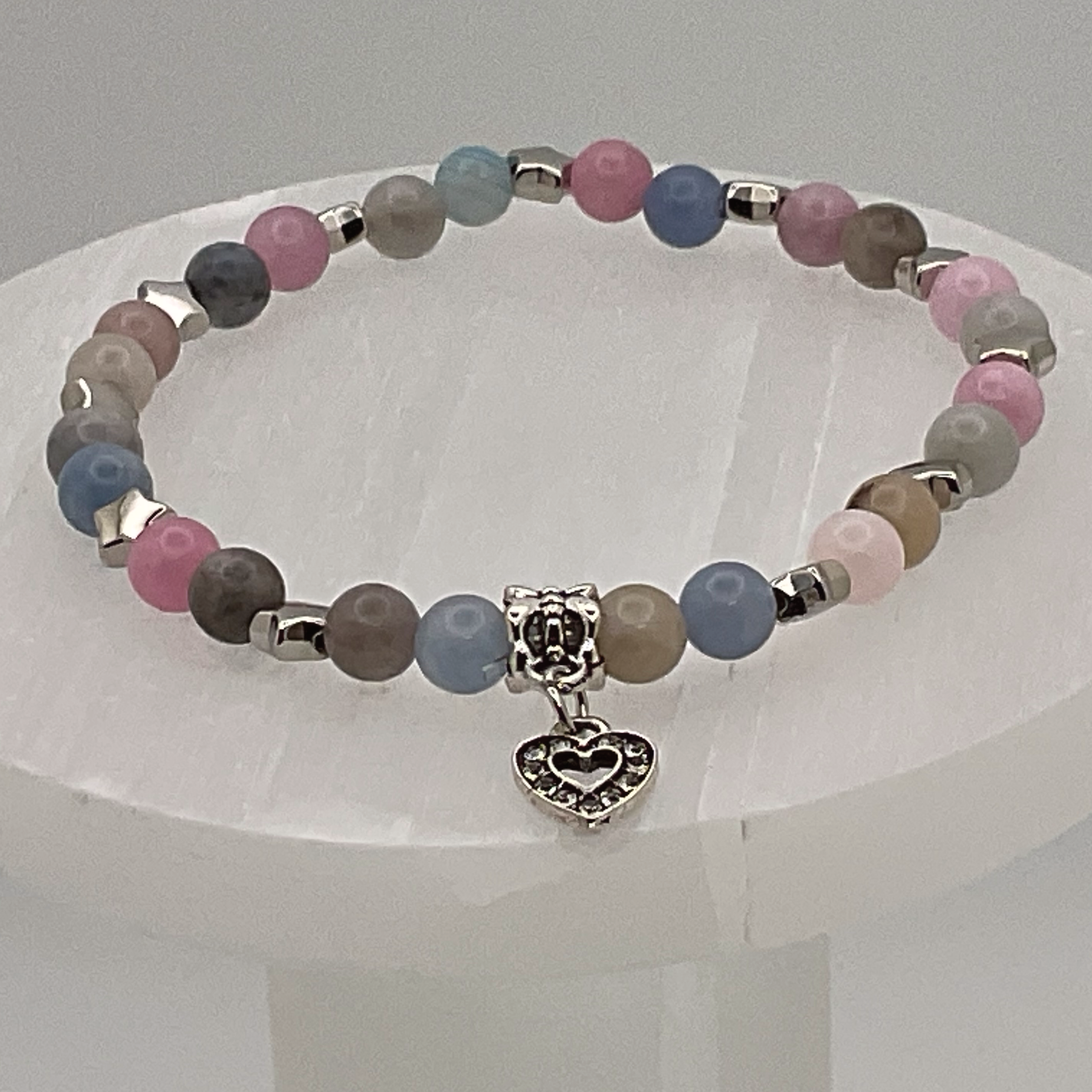 Pulsera de Morganita con Dijes de Corazón y Separadores de Estrellas de Plata