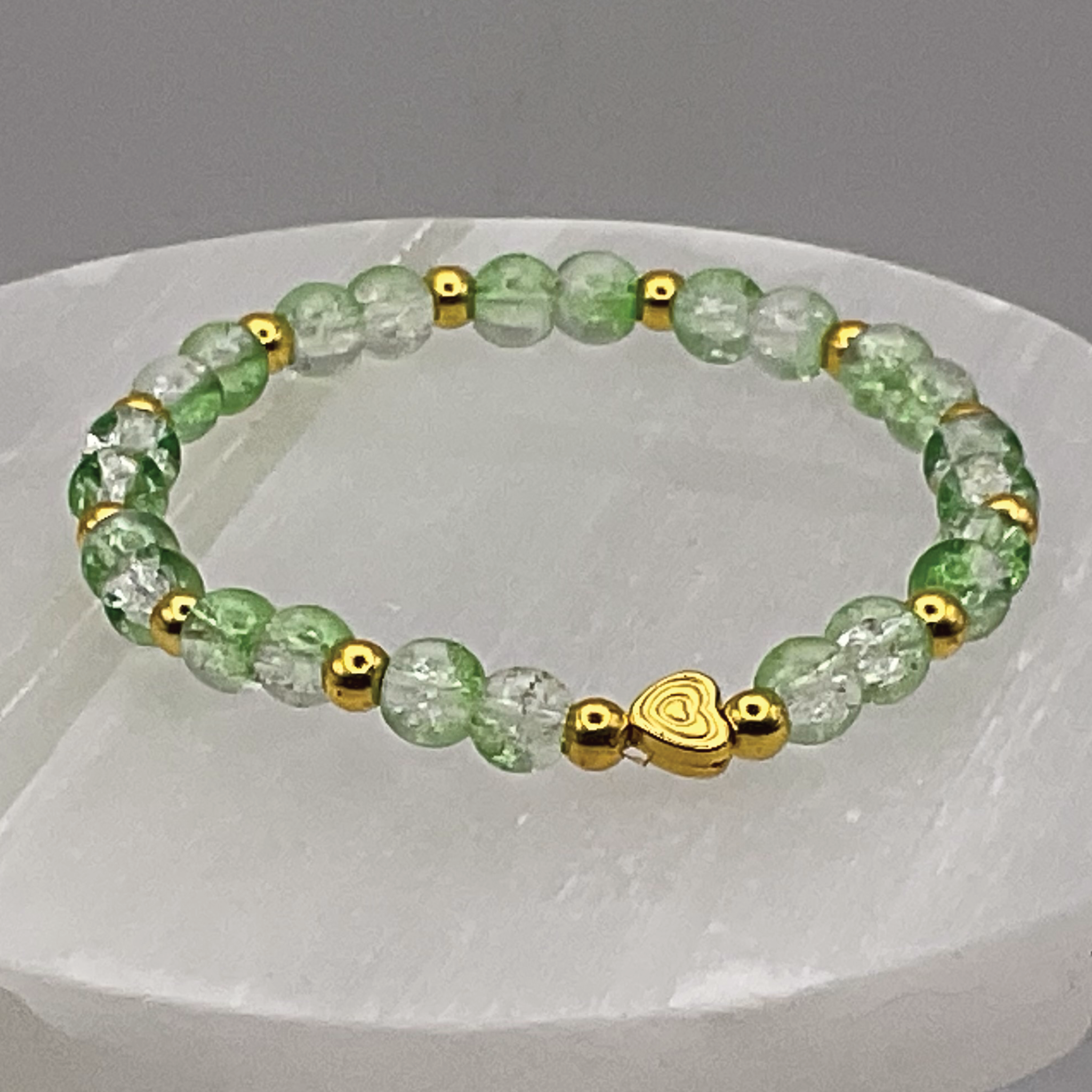 14.5 cm (5.7") Green Crackle Heart Bracelet with Gold Spacers