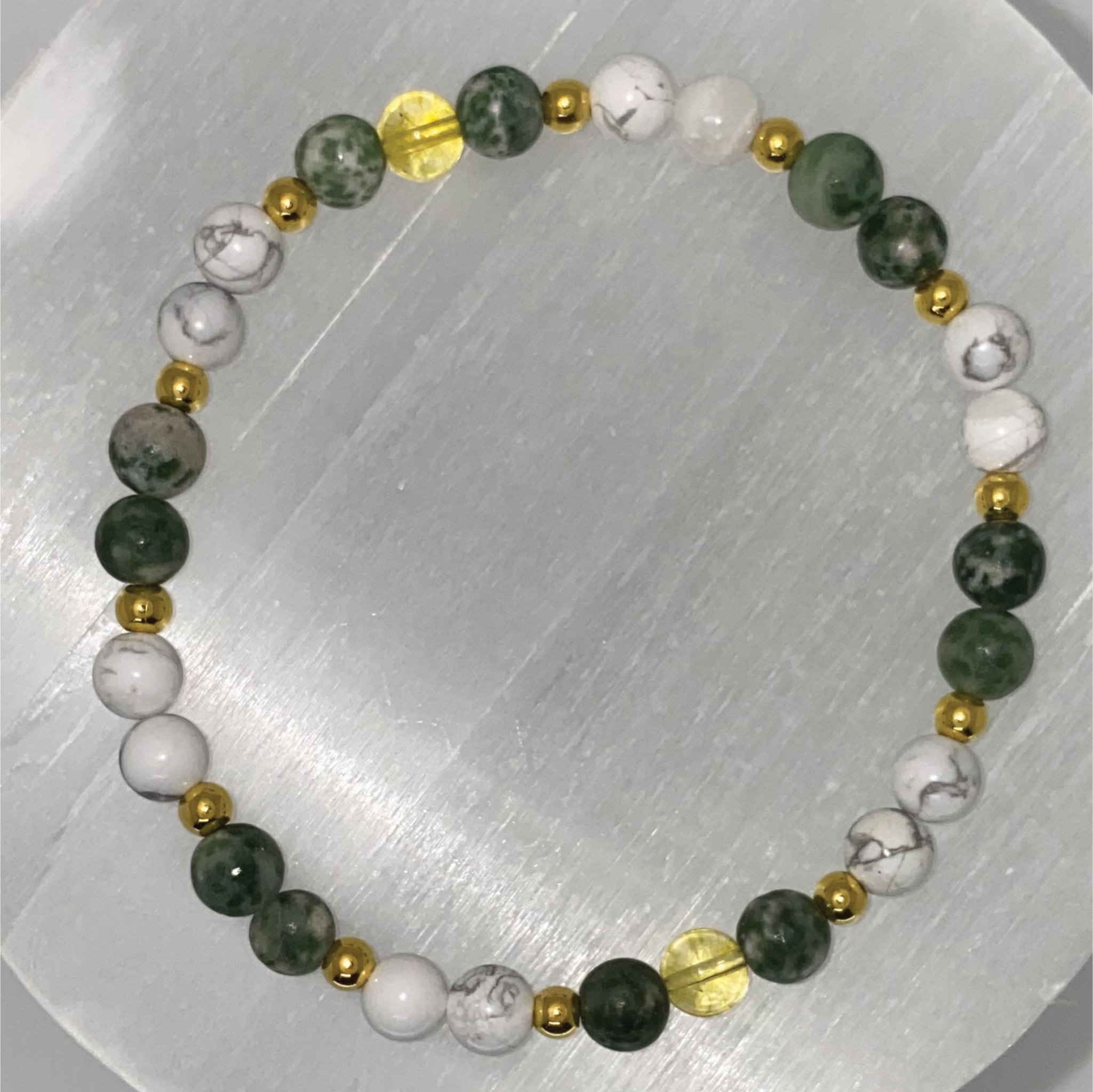 Pulsera de citrino, calcedonia verde y magnesita con separadores dorados