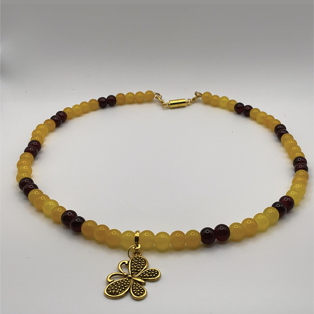 Collar de cristal con dije de mariposa amarillo y granate de 18 pulgadas