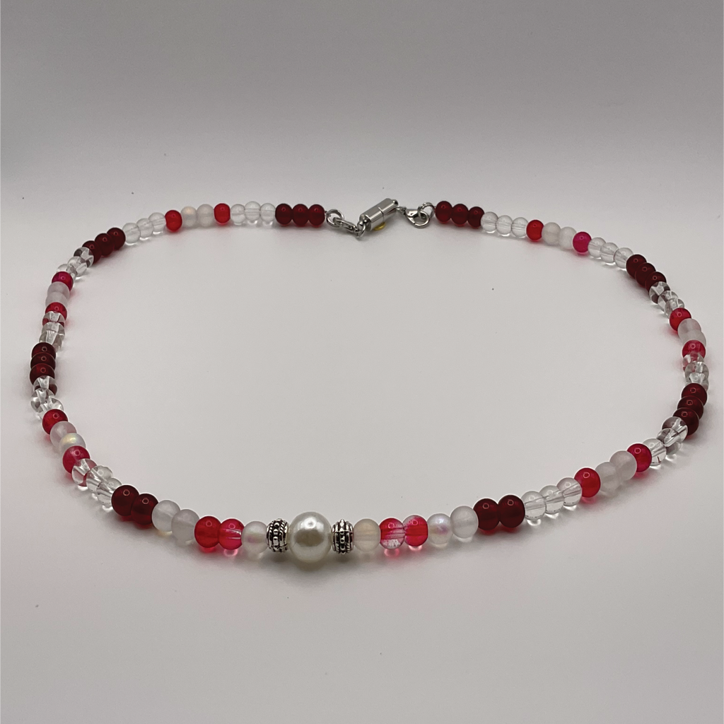 Collar de perlas de cristal rojo transparente lechoso de 20" con espaciadores de plata