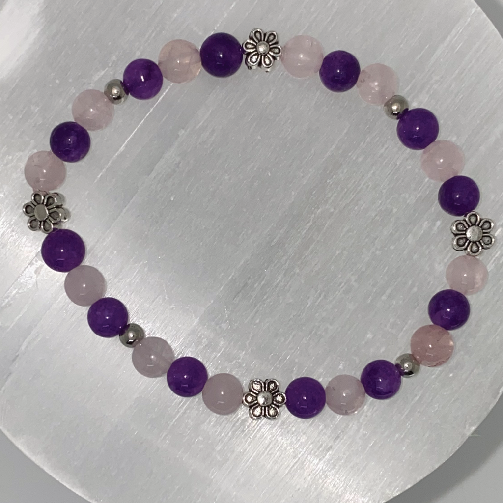 Pulsera de amatista y cuarzo rosa con espaciadores de plata