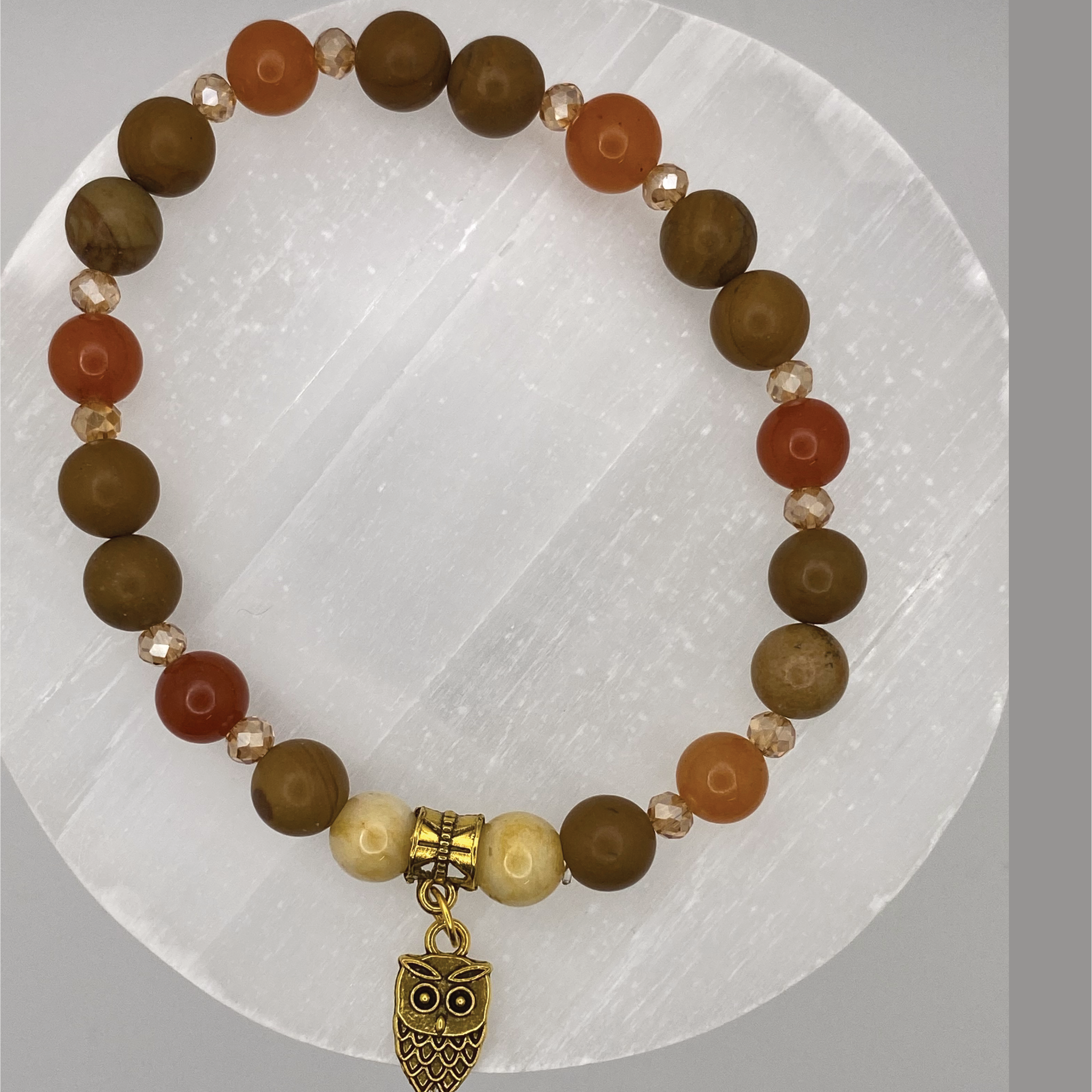 Pulsera de amuleto de búho de jaspe amarillo con espaciadores de cristal