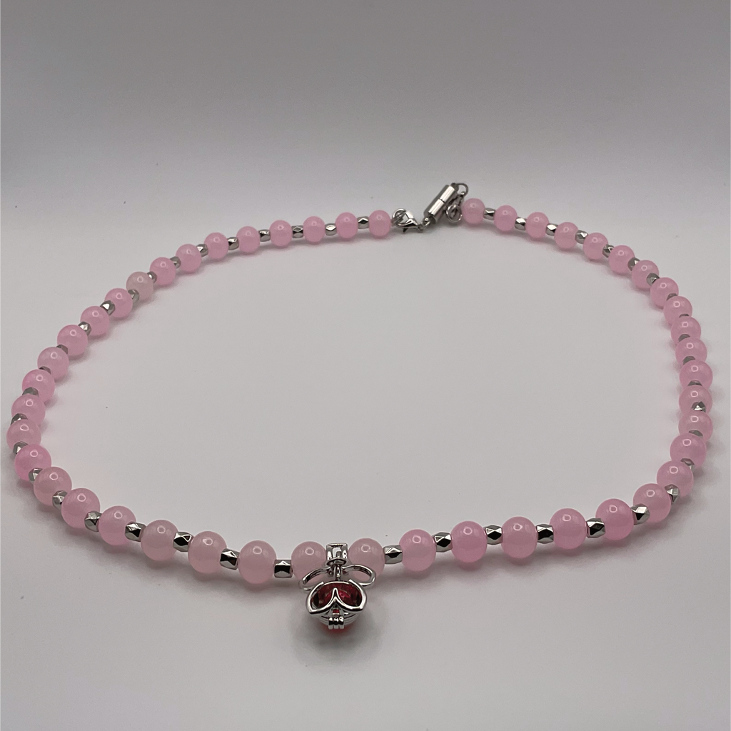 Collar de cristal con charm de flor rosa de 22" con espaciadores plateados