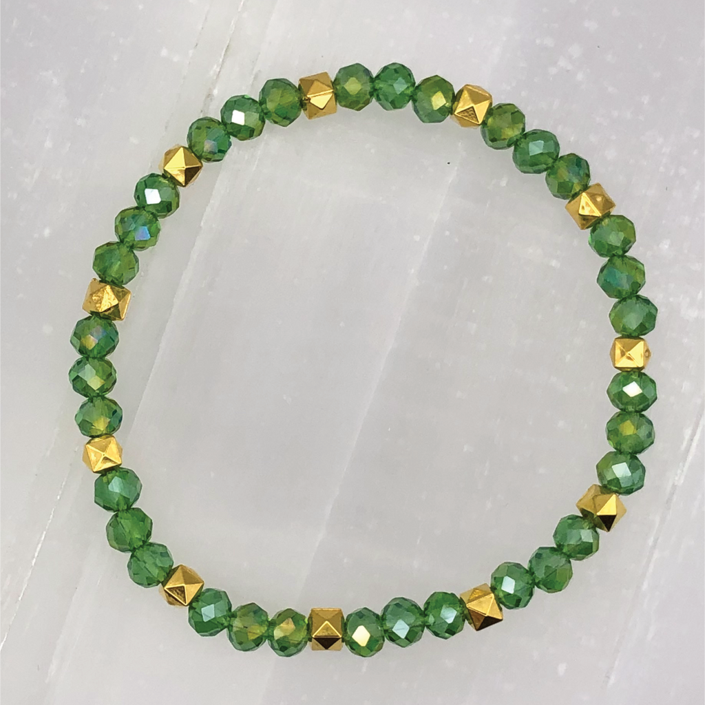 14.5 cm (5.7") Green Bracelet with Gold Square Spacers