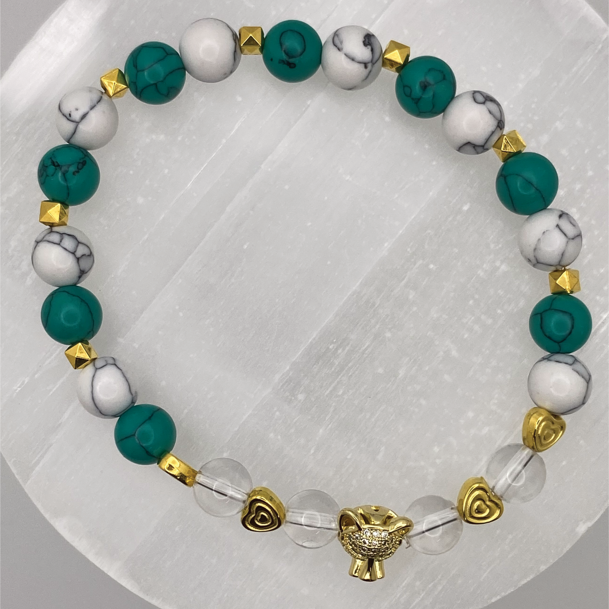 Pulsera de Dijes de Pantera de Cuarzo Transparente y Howlita Blanca Verde con Separadores Dorados