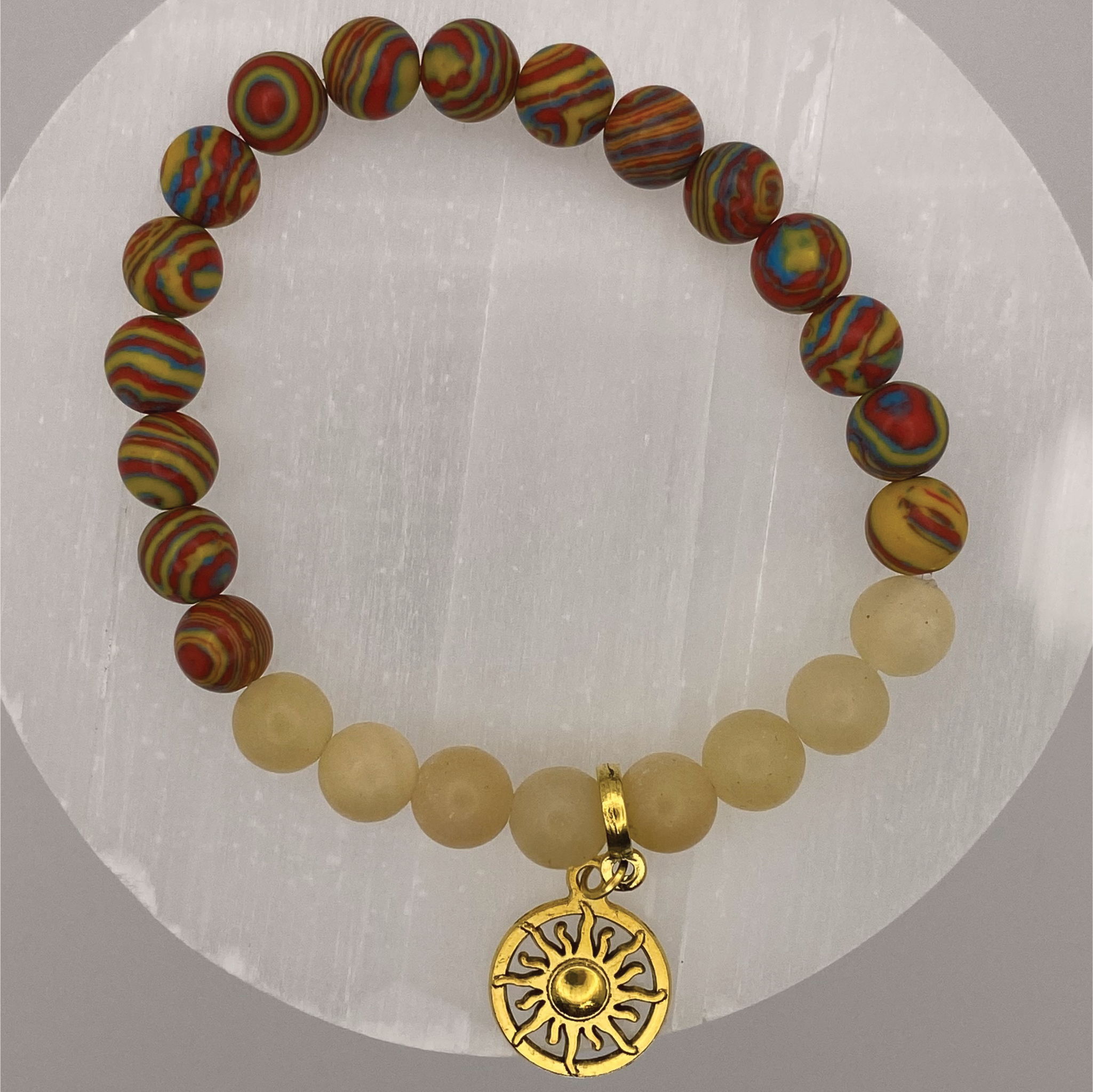 Pulsera de dijes de sol de calcita de calsilica arcoíris