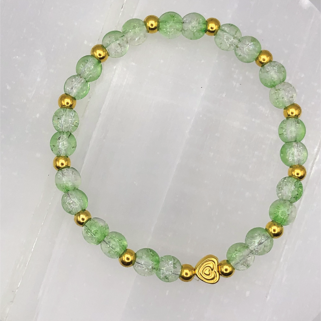 14.5 cm (5.7") Green Crackle Heart Bracelet with Gold Spacers