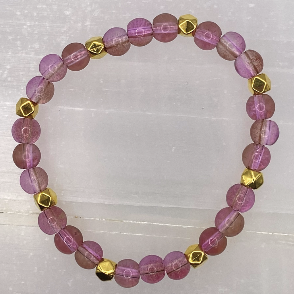 14 cm (5.5") Cloudy Pink Bracelet with Gold Square Spacers