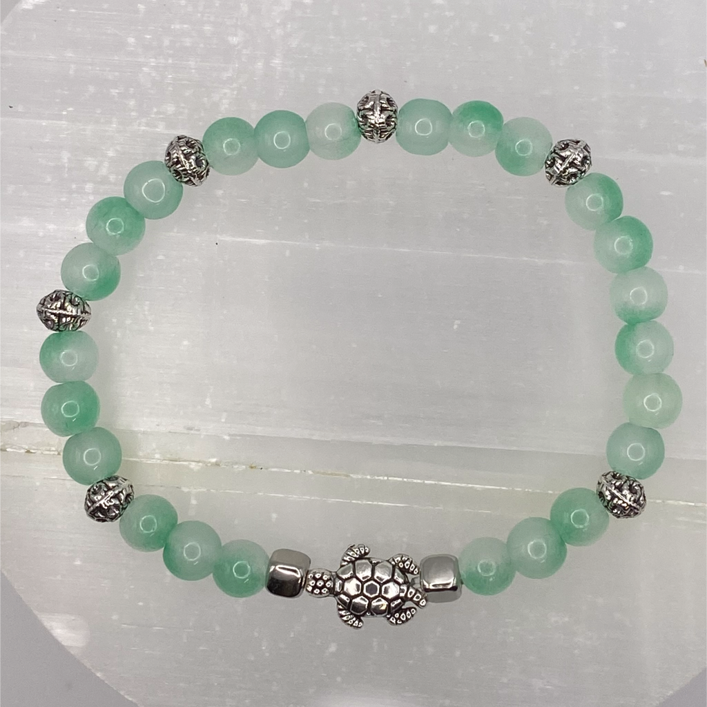 15.5 cm (6.1") Light Green Turtle Charm Glass Bracelet with Silver Spacers