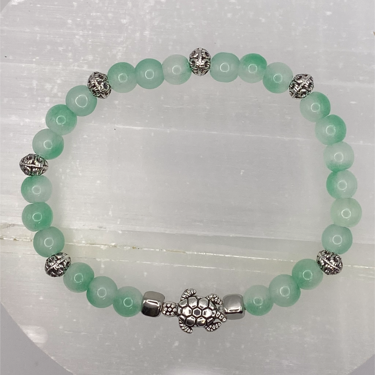 15.5 cm (6.1") Light Green Turtle Charm Glass Bracelet with Silver Spacers