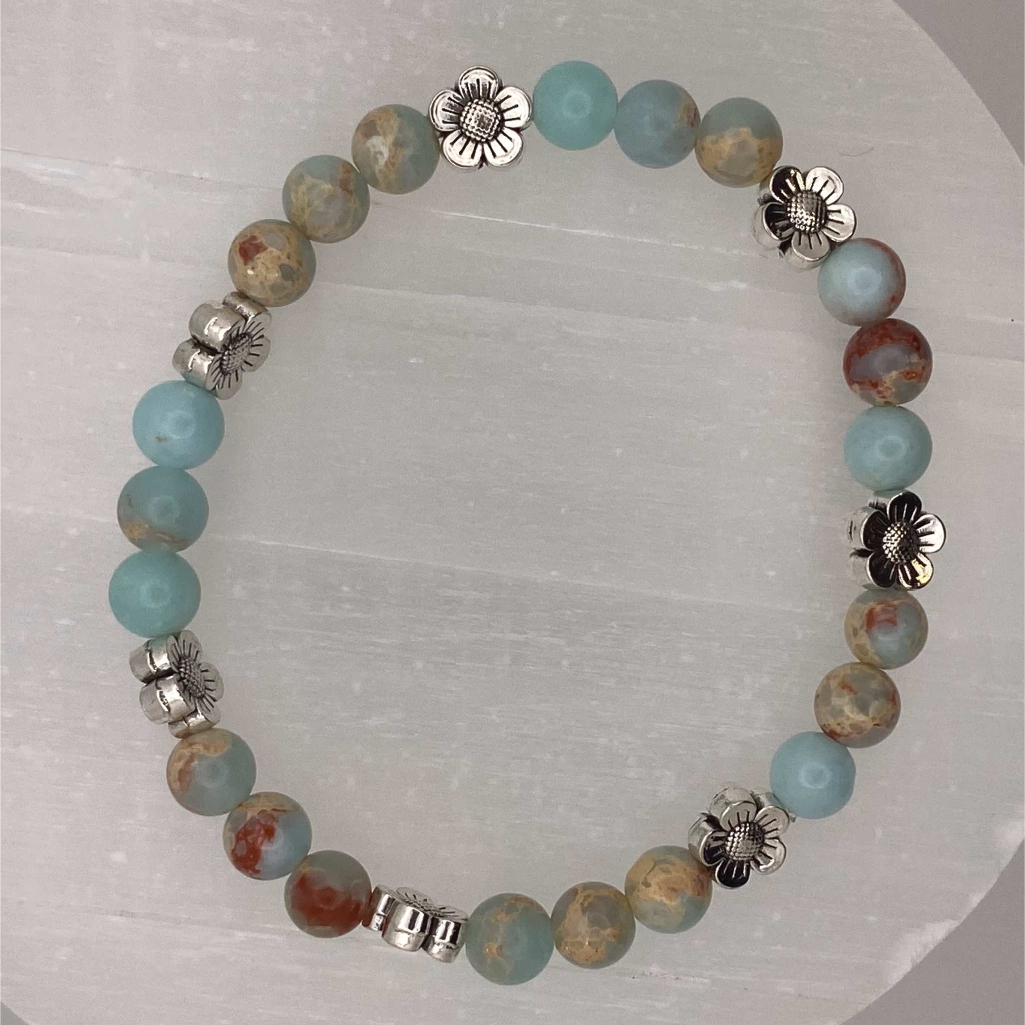 Pulsera de Calcita con Separadores de Flores de Plata