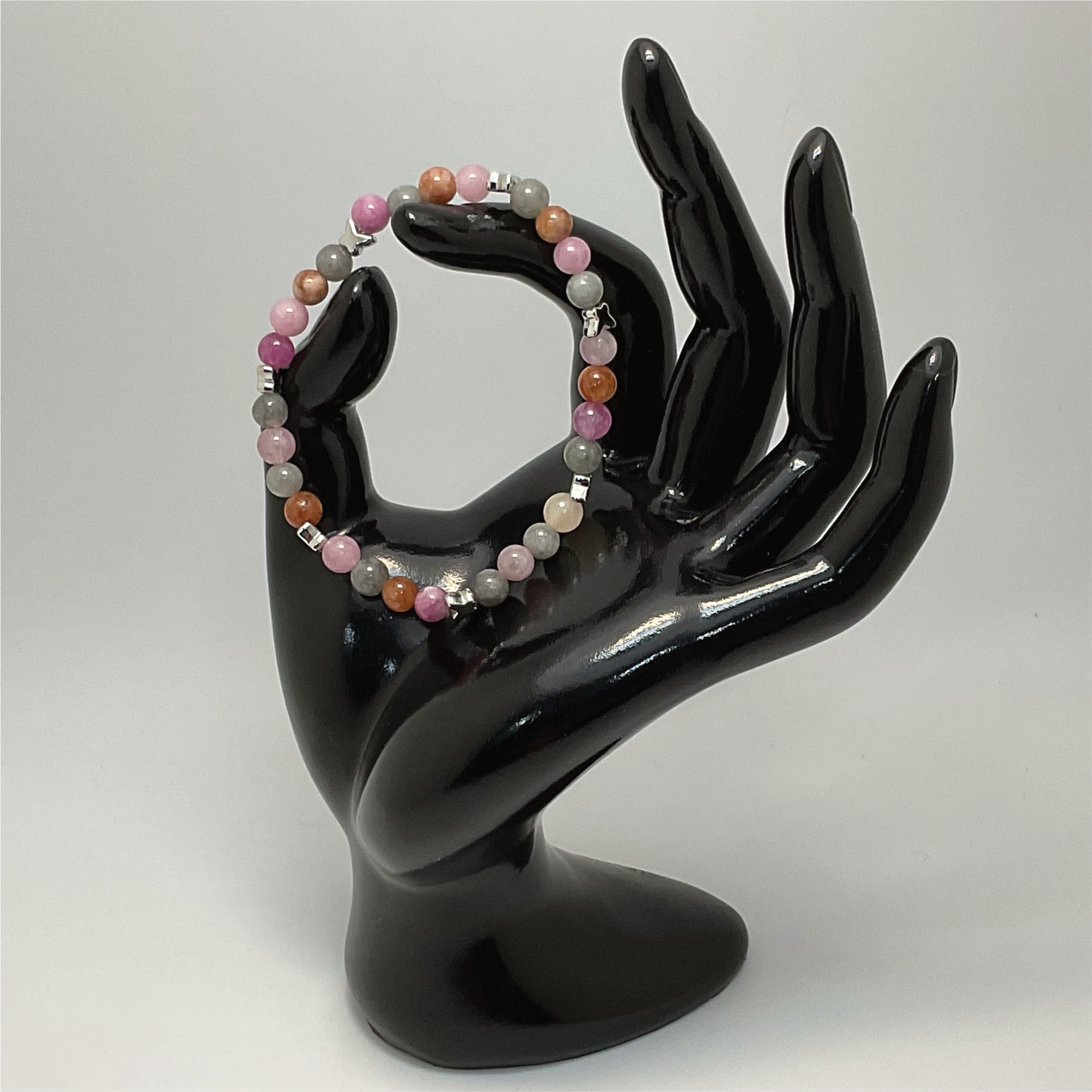 Pulsera de turmalina Elbaíta con espaciadores de mariposa de plata