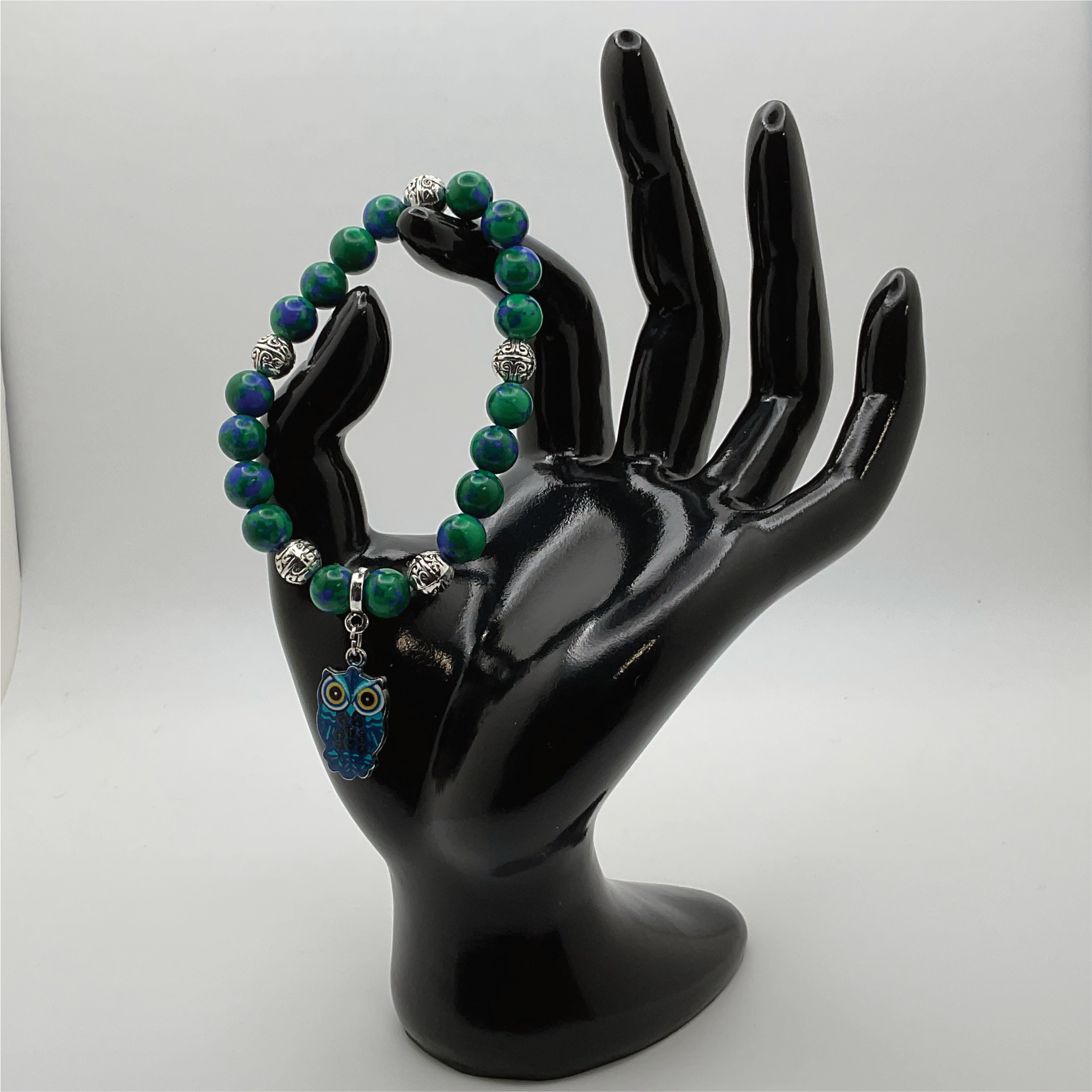 Pulsera con dije de búho azul azurita y separadores de plata