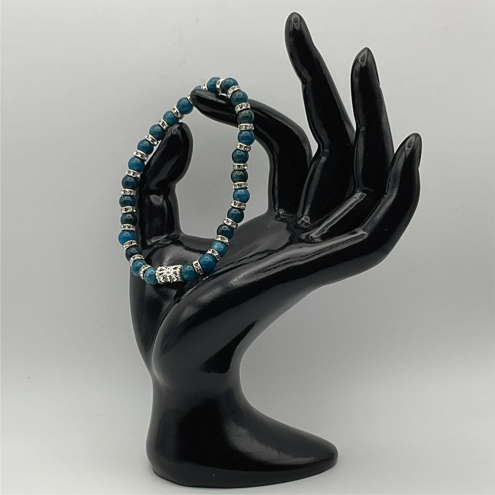 Pulsera de apatita azul con espaciadores plateados