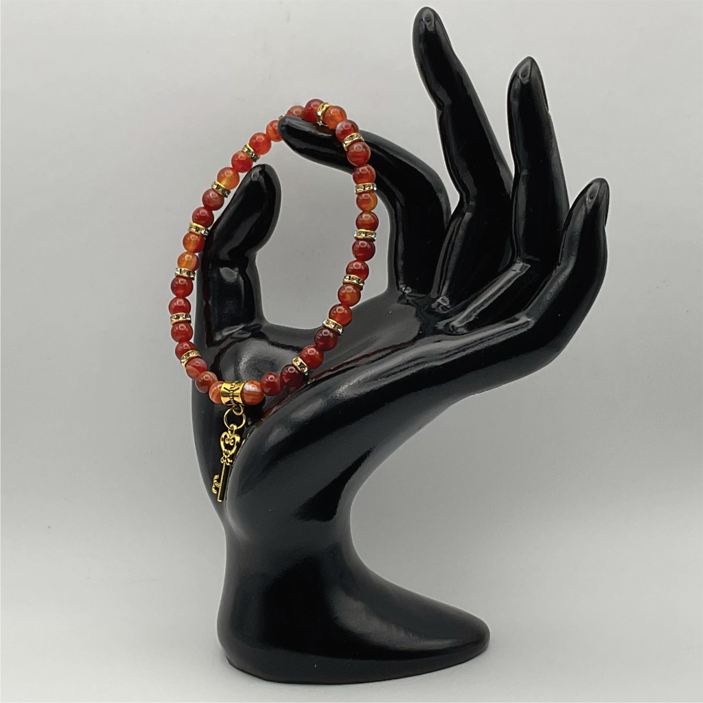 Pulsera de cornalina con espaciadores en tono dorado