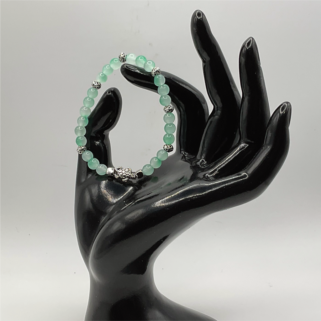 15.5 cm (6.1") Light Green Turtle Charm Glass Bracelet with Silver Spacers