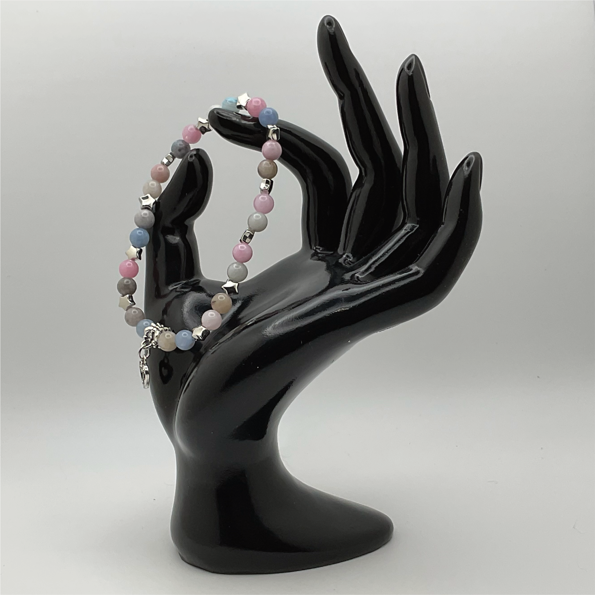 Pulsera de Morganita con Dijes de Corazón y Separadores de Estrellas de Plata