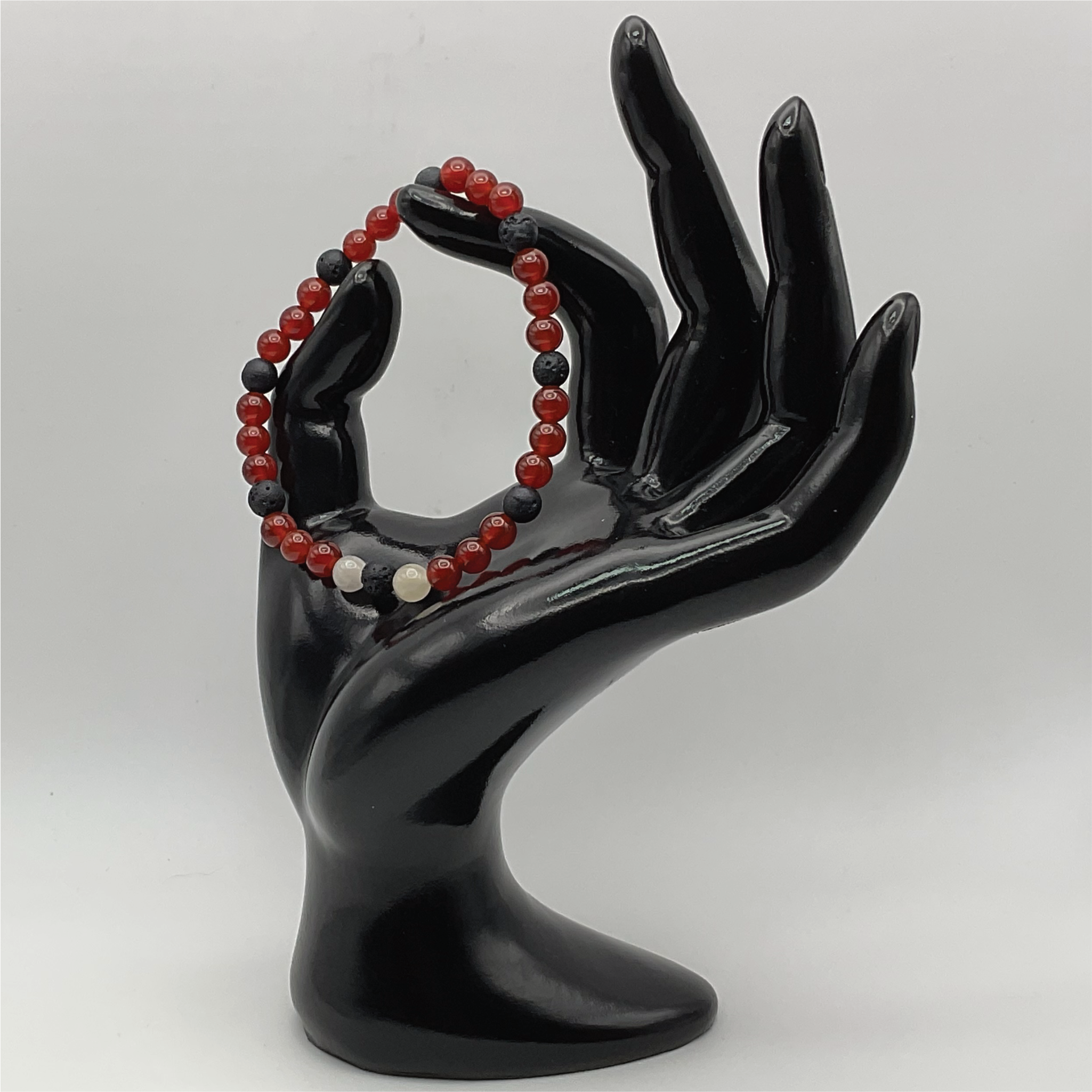 Pulsera de ágata cornalina, lava y cuarzo lechoso