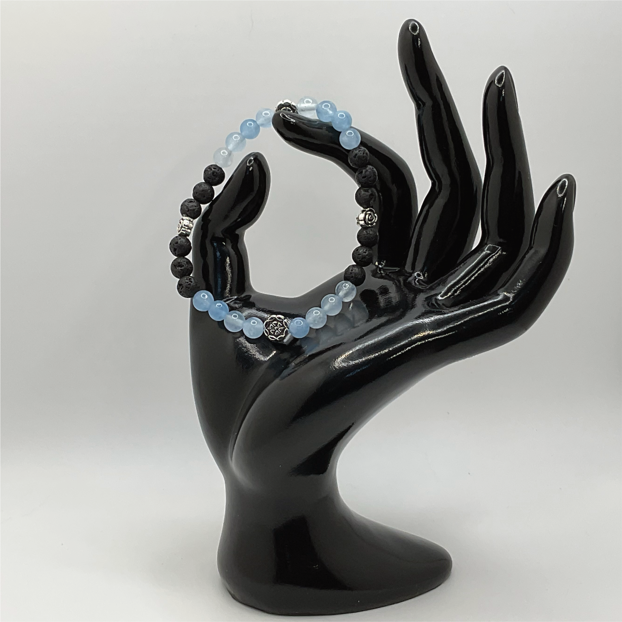 Pulsera de berilo aguamarina y roca de lava con espaciadores de plata