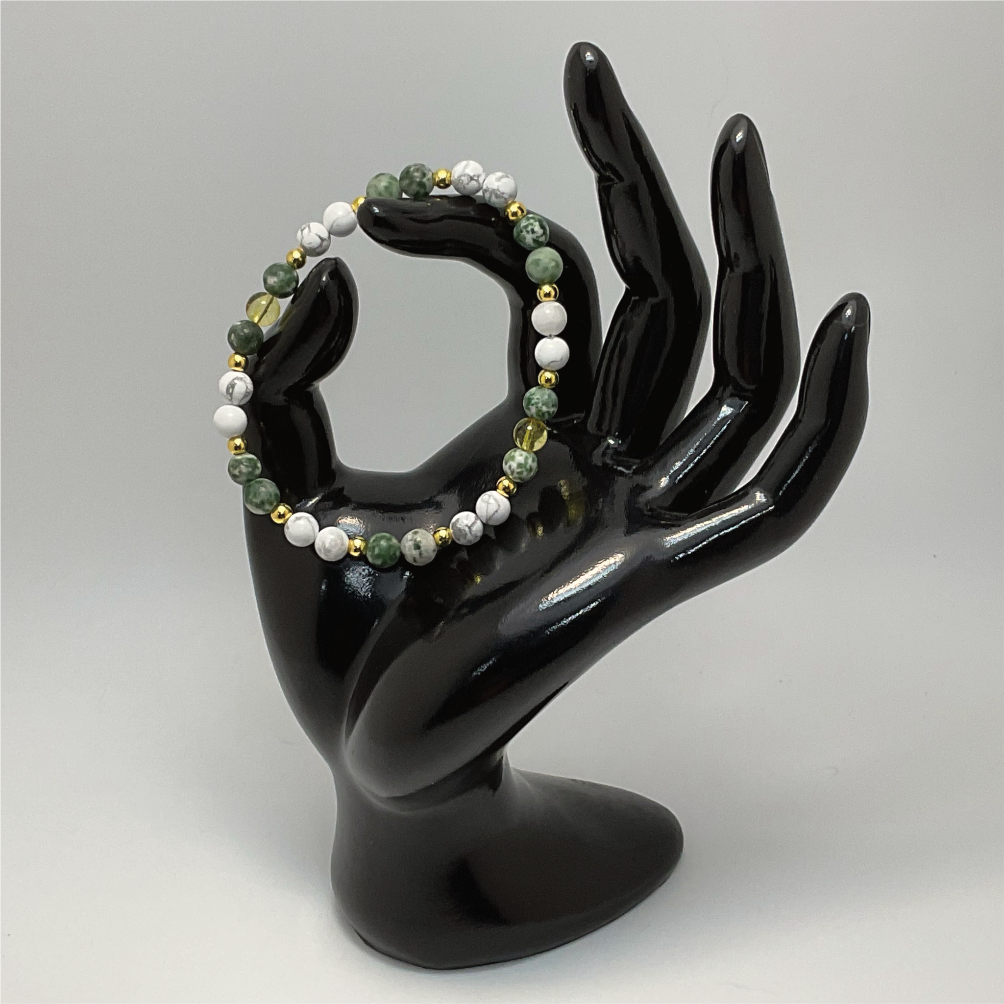 Pulsera de citrino, calcedonia verde y magnesita con separadores dorados