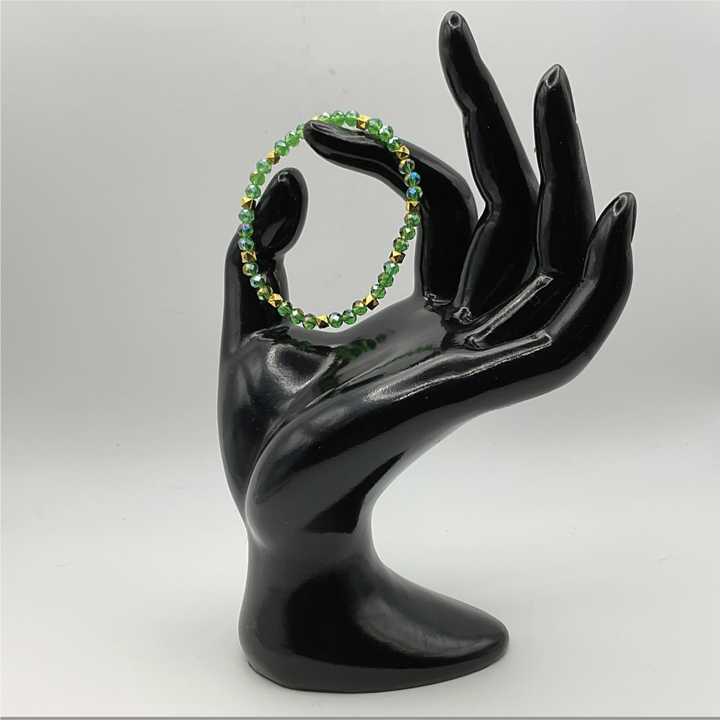 15 cm (5.9") Green Bracelet with Tiny Gold Spacers