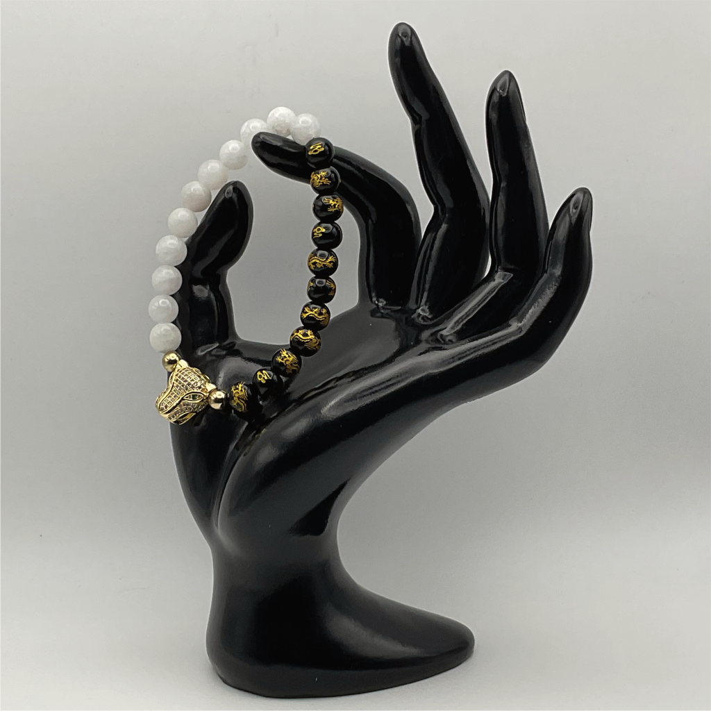 Pulsera de Pixiu de Selenita y Ónix Negro con Amuleto de Pantera Tono Dorado