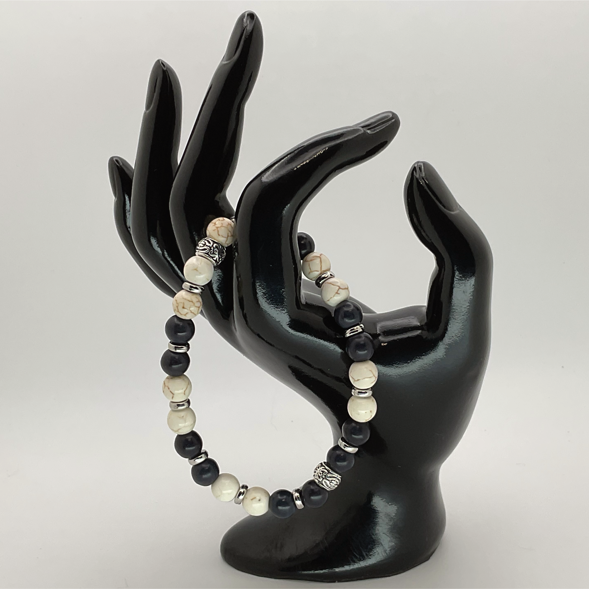 Pulsera canadiense de lapislázuli y magnesita con espaciadores de plata