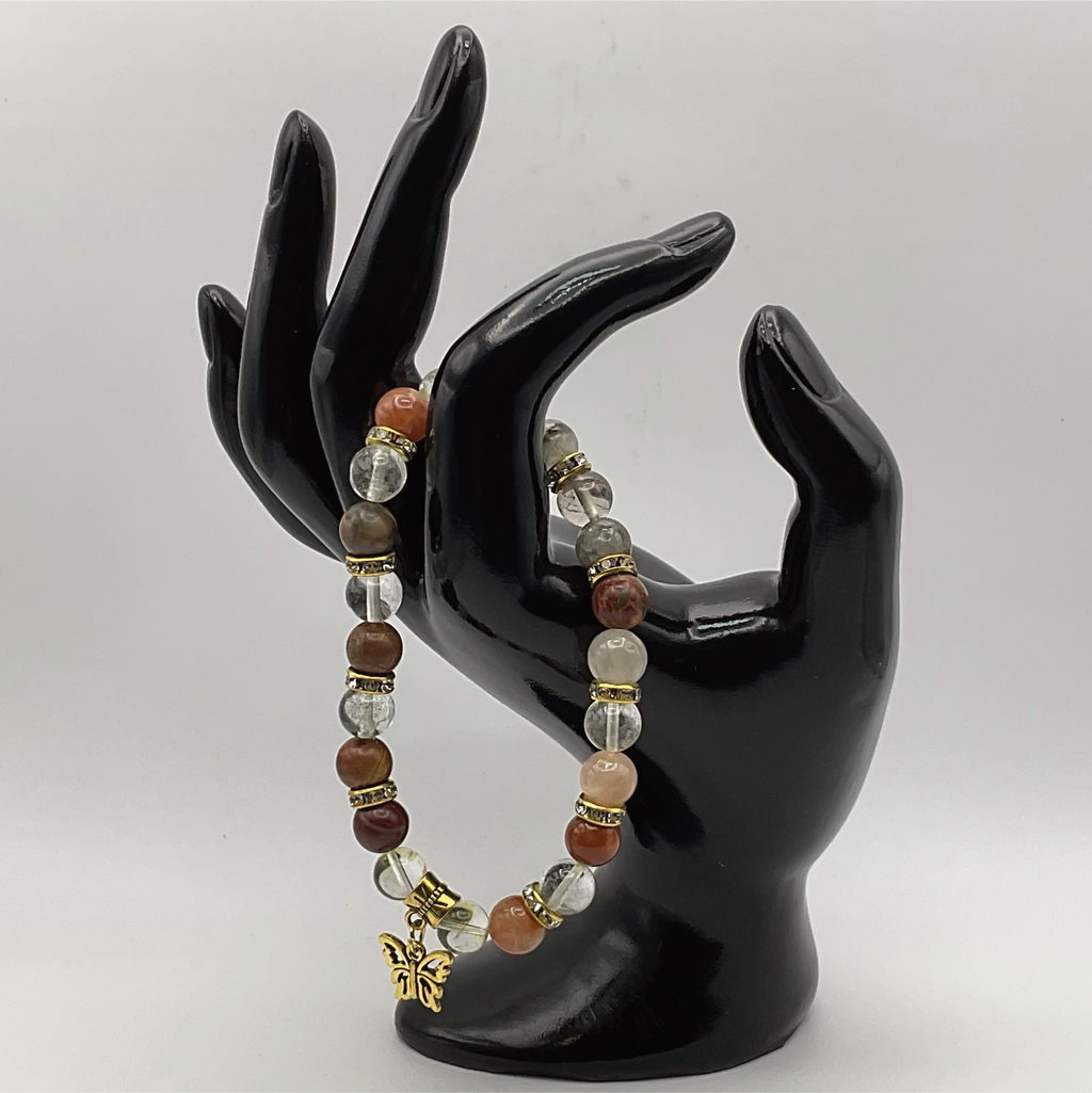 Pulsera con dije de mariposa de cuarzo transparente Jasper con separadores en tono dorado