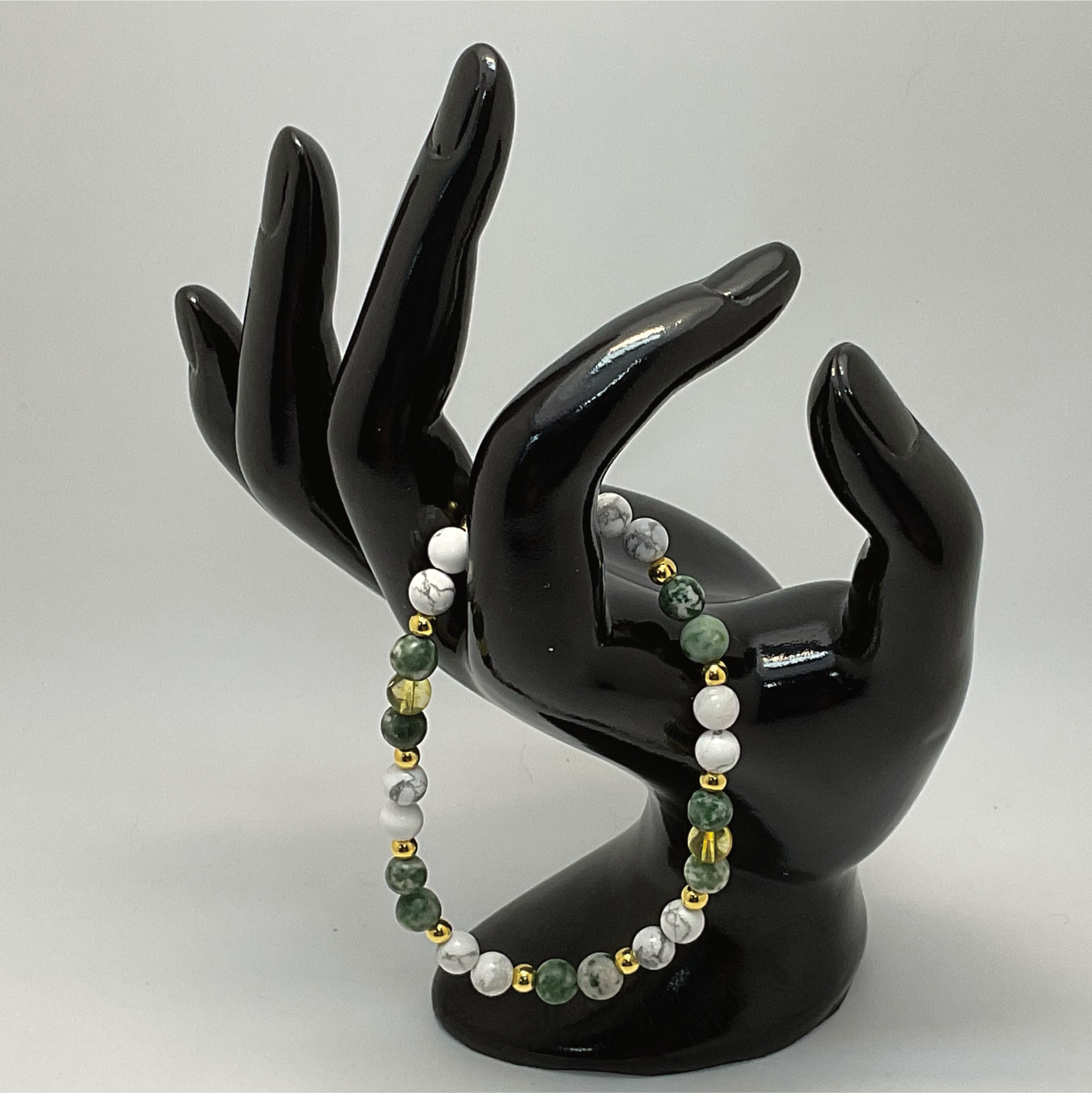 Pulsera de citrino, calcedonia verde y magnesita con separadores dorados