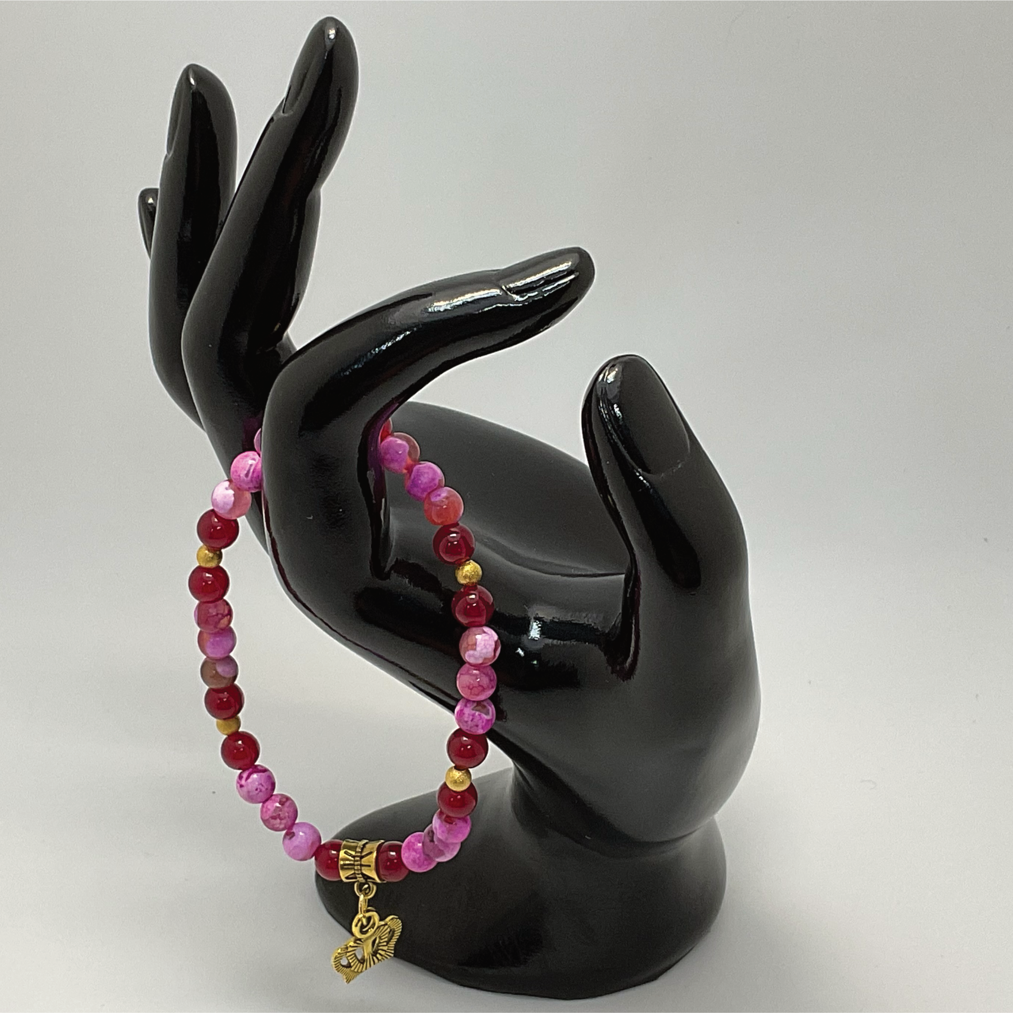 Pulsera de Ágata Vena de Dragón Rosa con Charm de Corona Dorada y Separadores Dorados