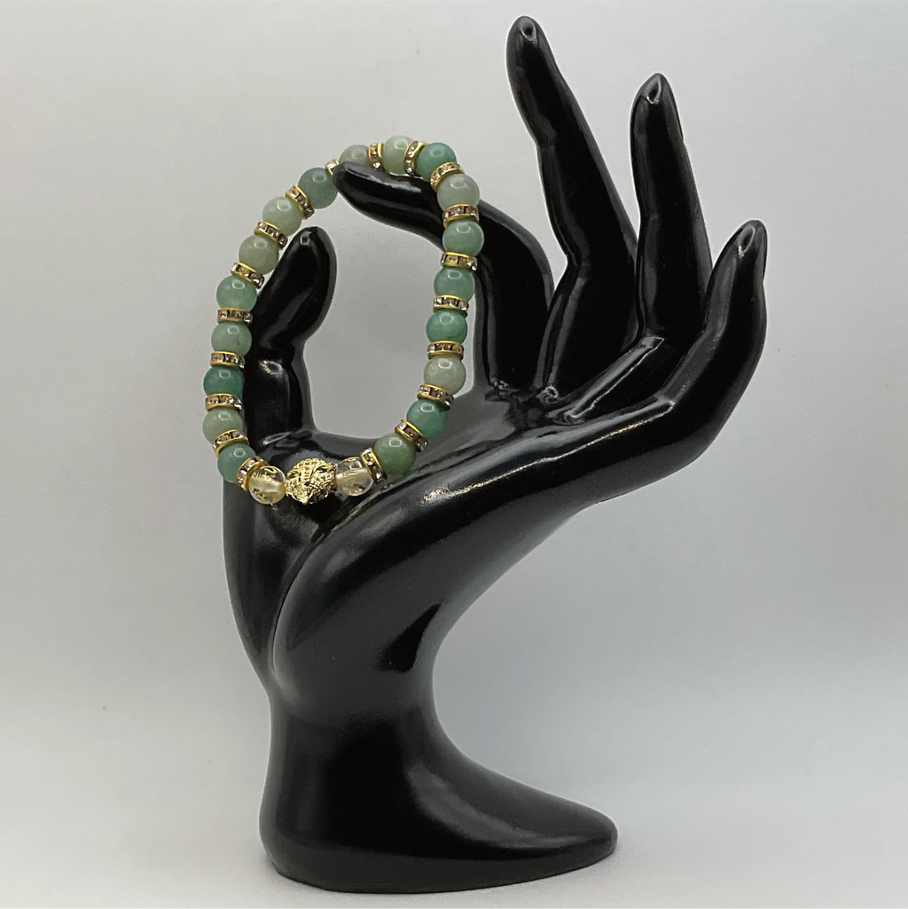 Pulsera con dije de pantera Pixiu de calcedonia verde y cuarzo transparente con separadores de cristal tono dorado