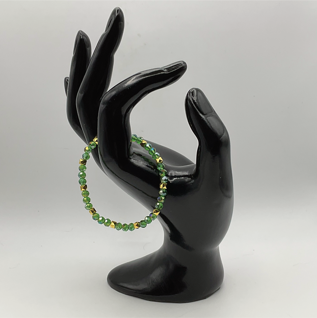 14.5 cm (5.7") Green Bracelet with Gold Square Spacers