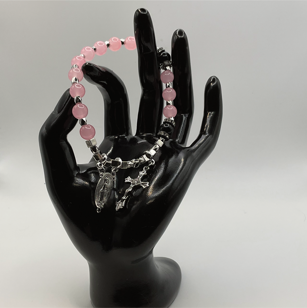Pulsera de Rosario Plateada de Una Década Rosa y Negra