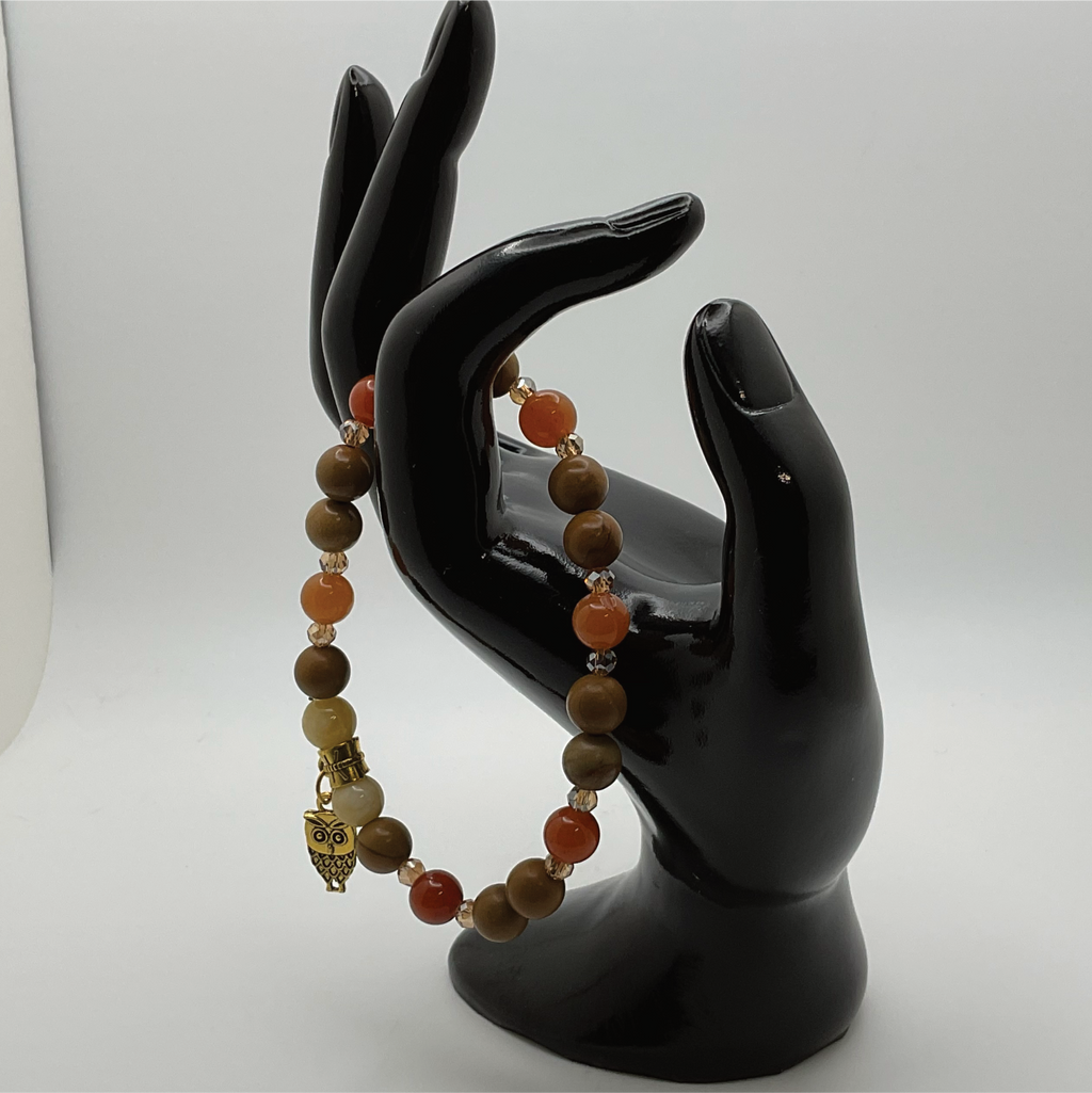 Pulsera de amuleto de búho de jaspe amarillo con espaciadores de cristal