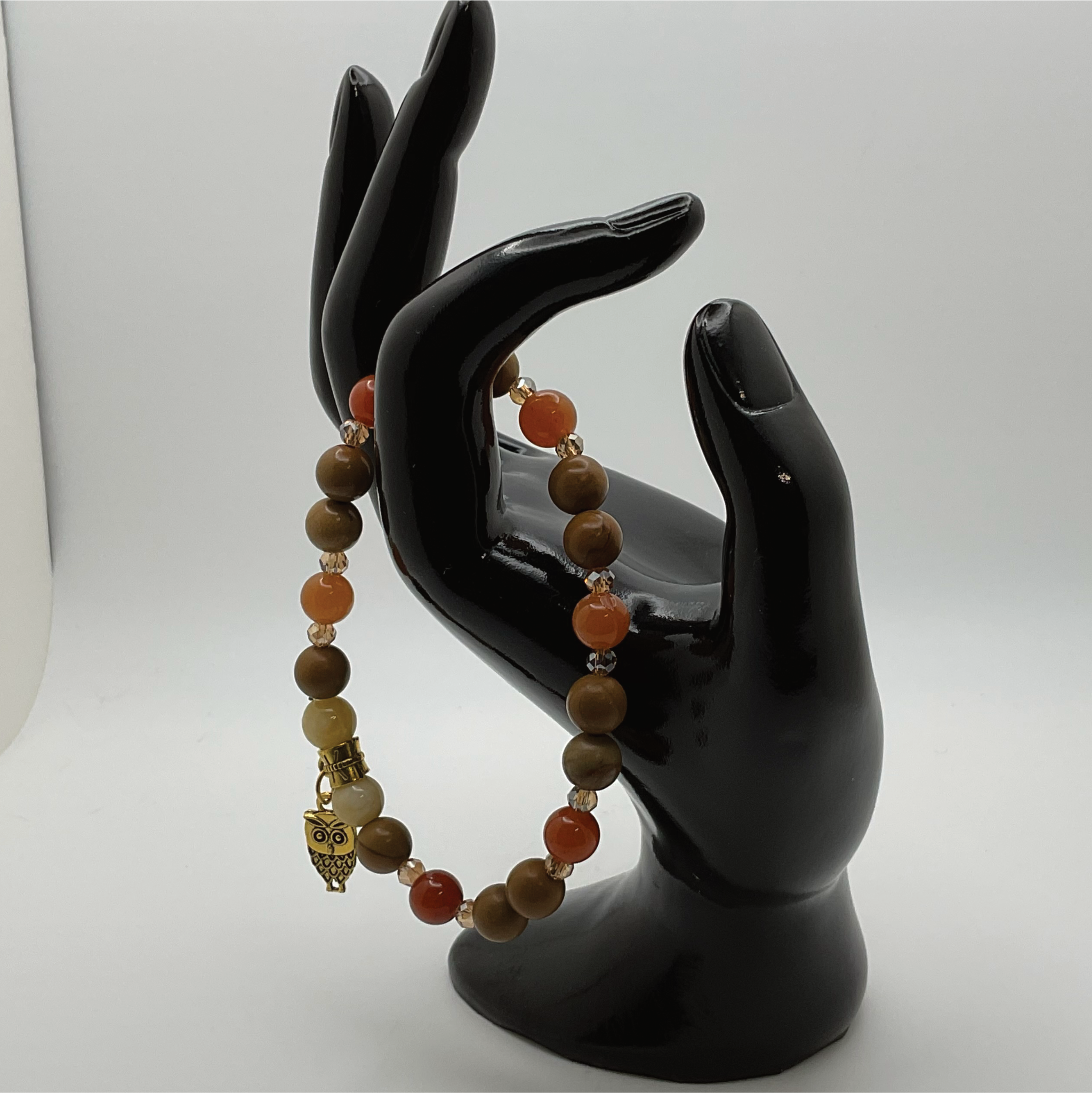 Pulsera de amuleto de búho de jaspe amarillo con espaciadores de cristal
