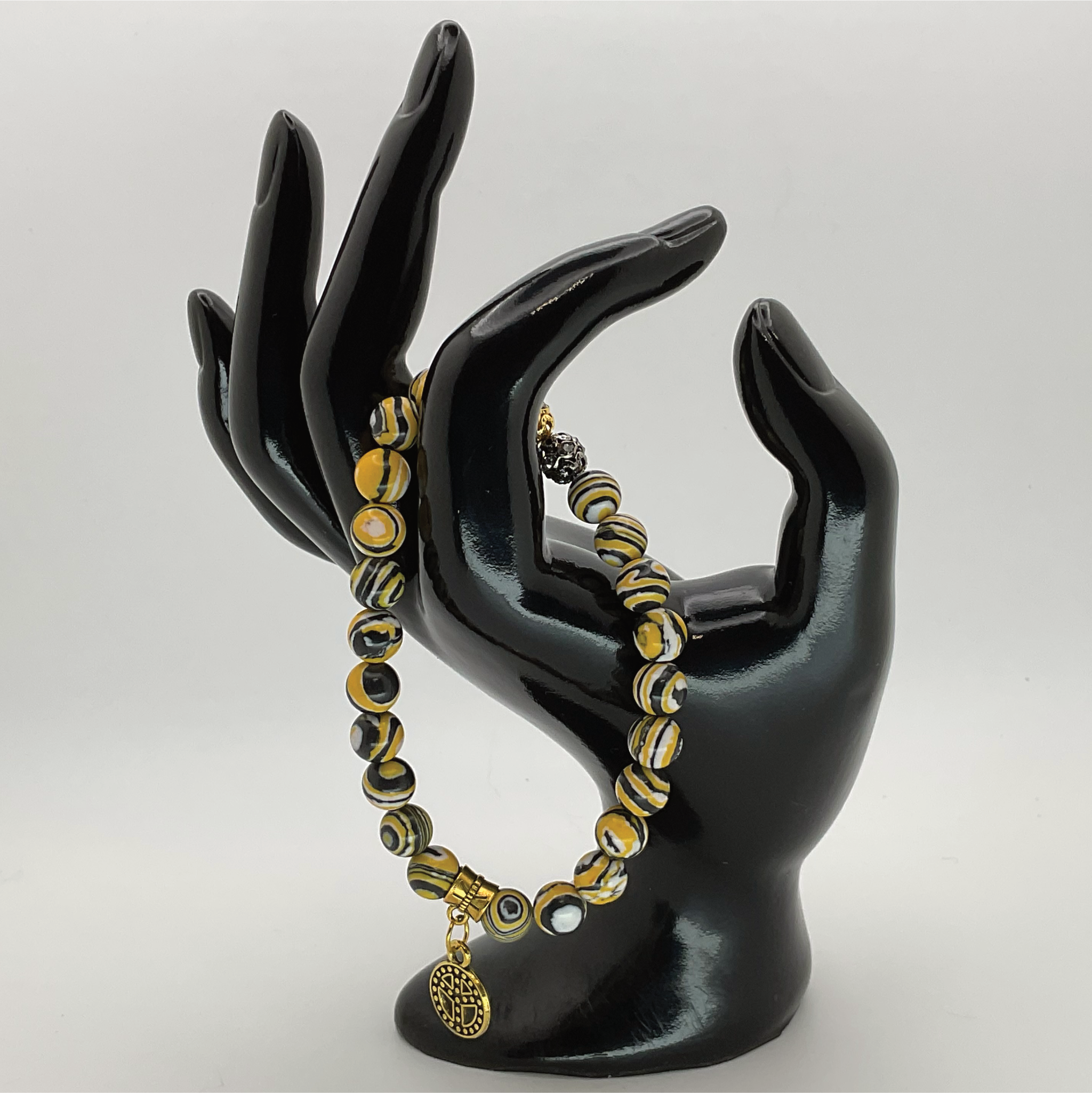 Pulsera de cuentas de jaspe abejorro con espaciadores dorados y negros