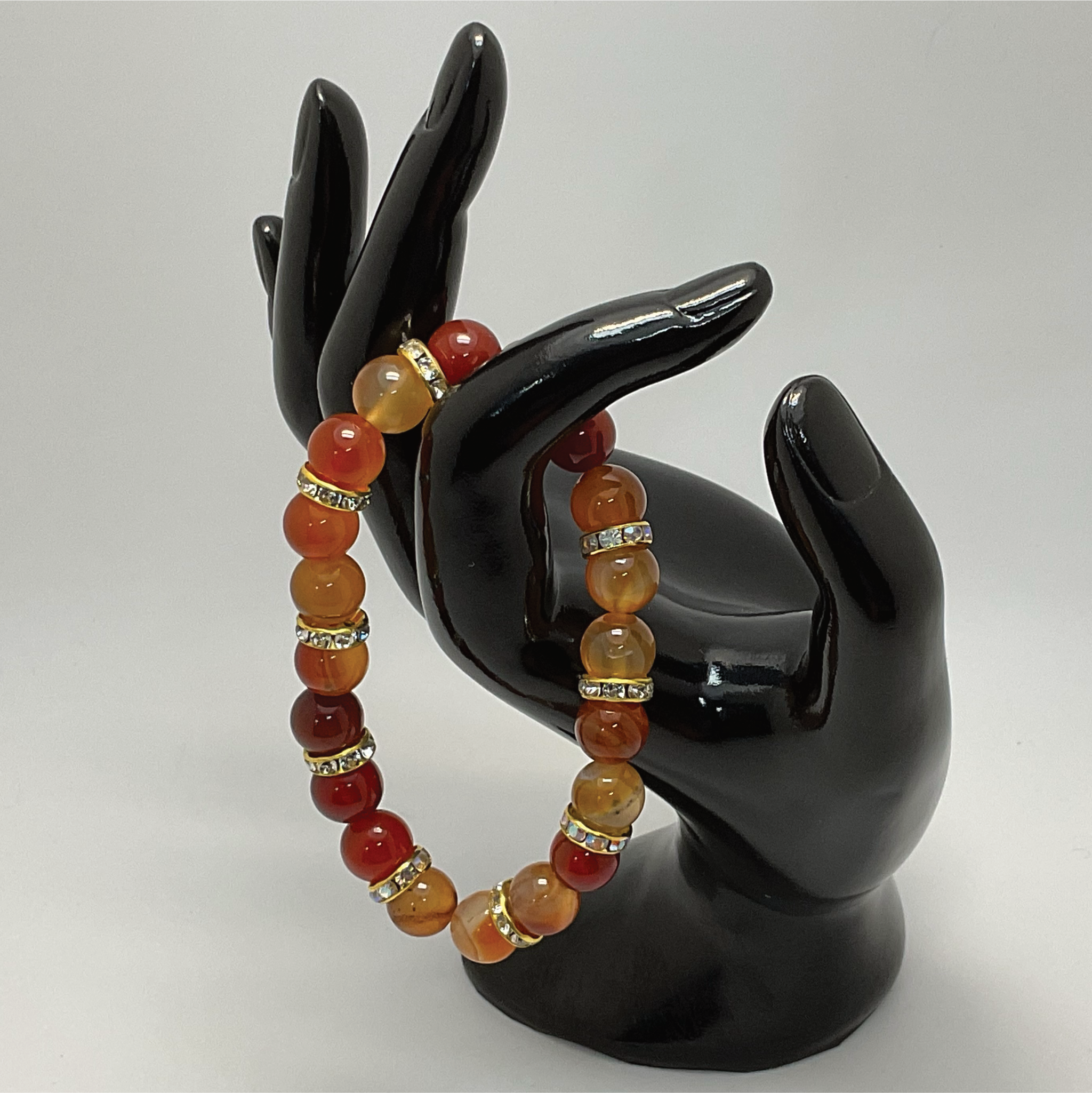 Pulsera de ágata cornalina con espaciadores de cristal blanco dorado