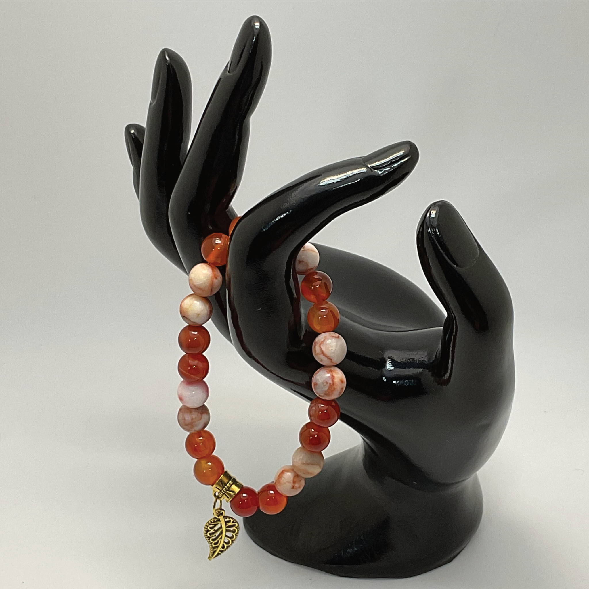 Pulsera con abalorios de cornalina, ágata, magnesita y pan de oro