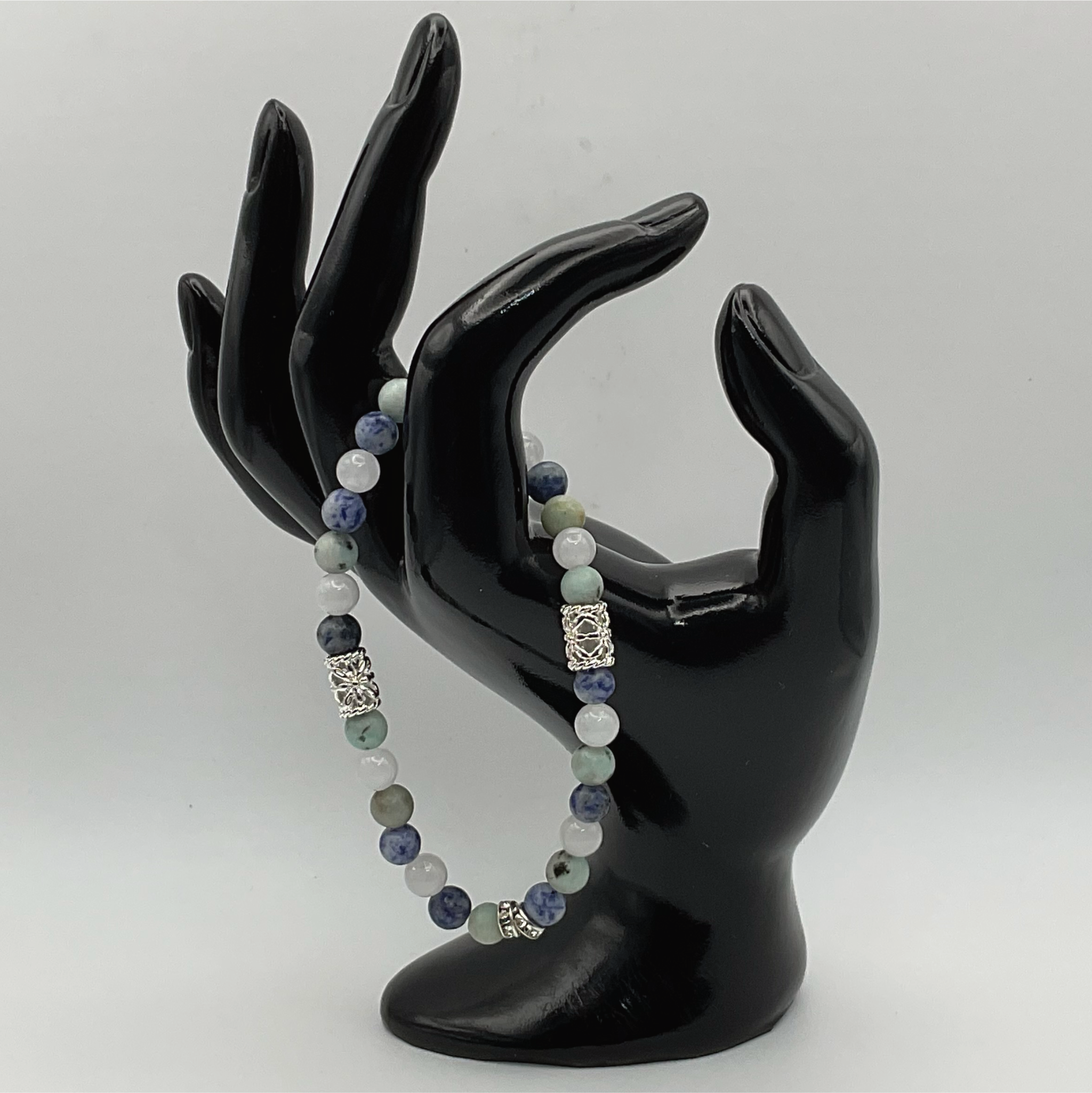 Pulsera de Sodalita y Cuarzo Lechoso con Separadores de Plata